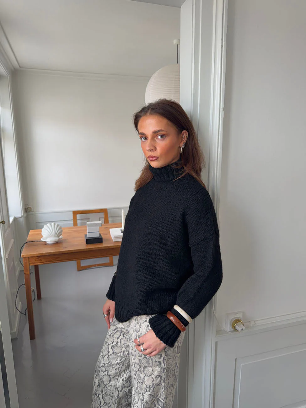 Valdamara oversized turtleneck - Black 2 Valdamara oversized turtleneck - Black