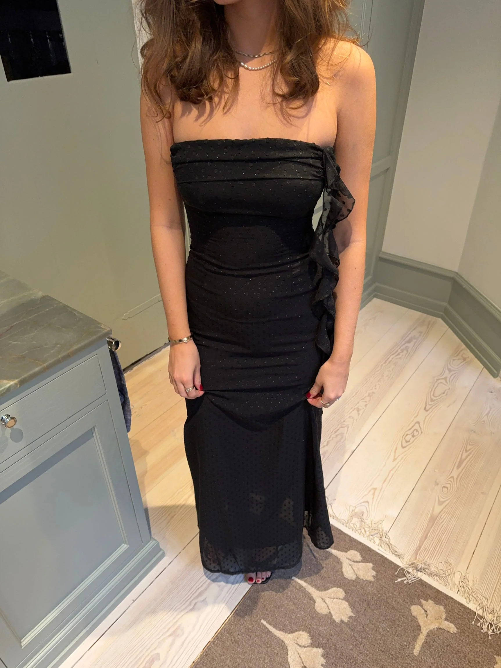 Svera shimmer dress with ruffle detail - Black 3 Svera shimmer dress with ruffle detail - Black