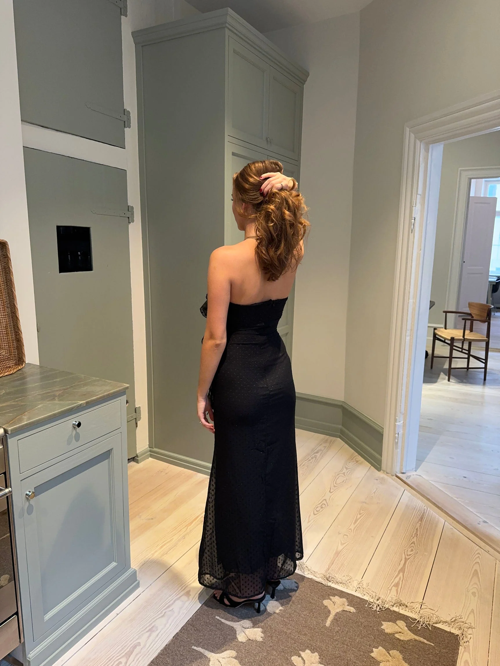 Svera shimmer dress with ruffle detail - Black 8 Svera shimmer dress with ruffle detail - Black