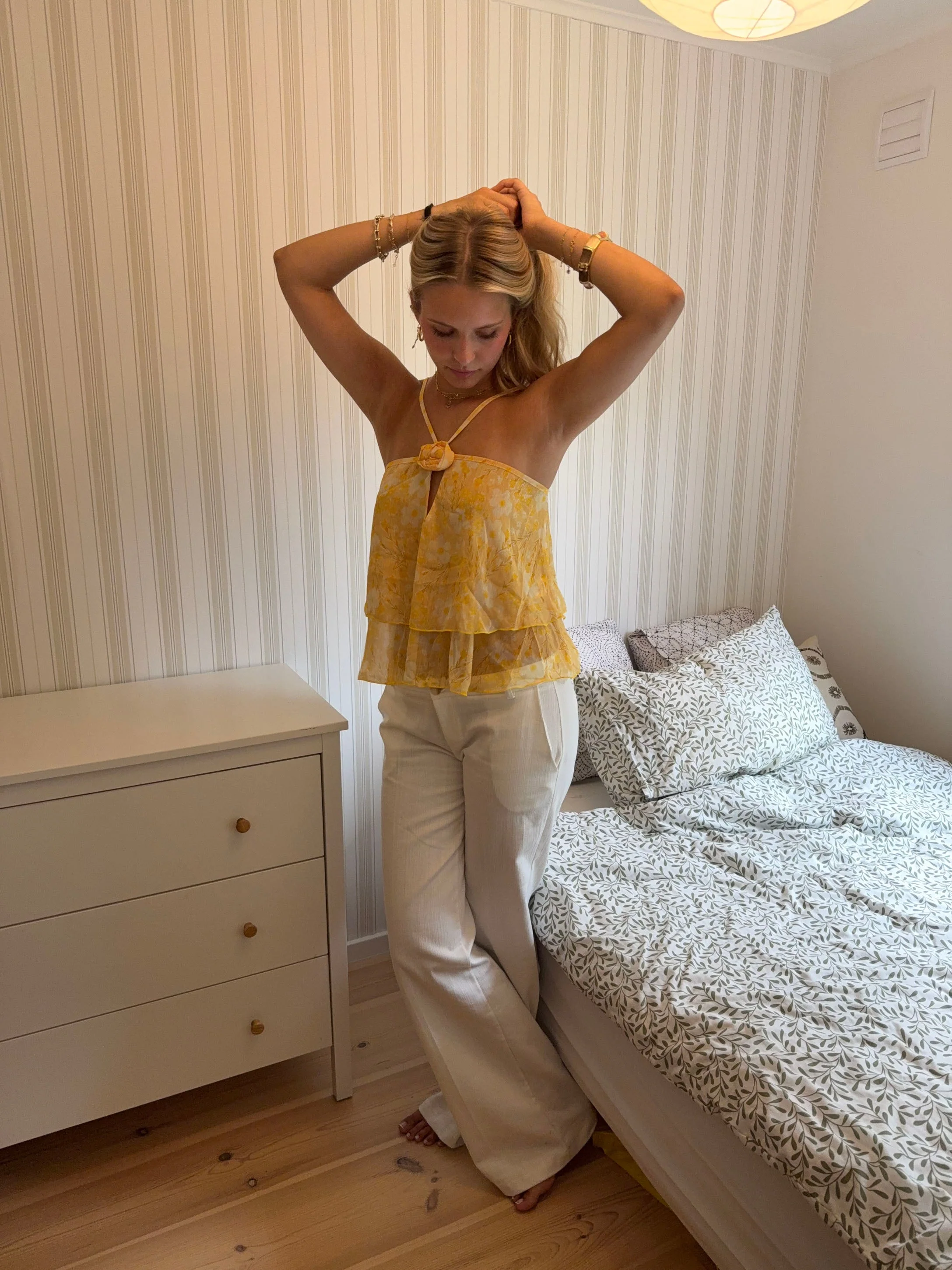 Albertia top with flower – Yellow/white 11 Albertia top with flower – Yellow/white