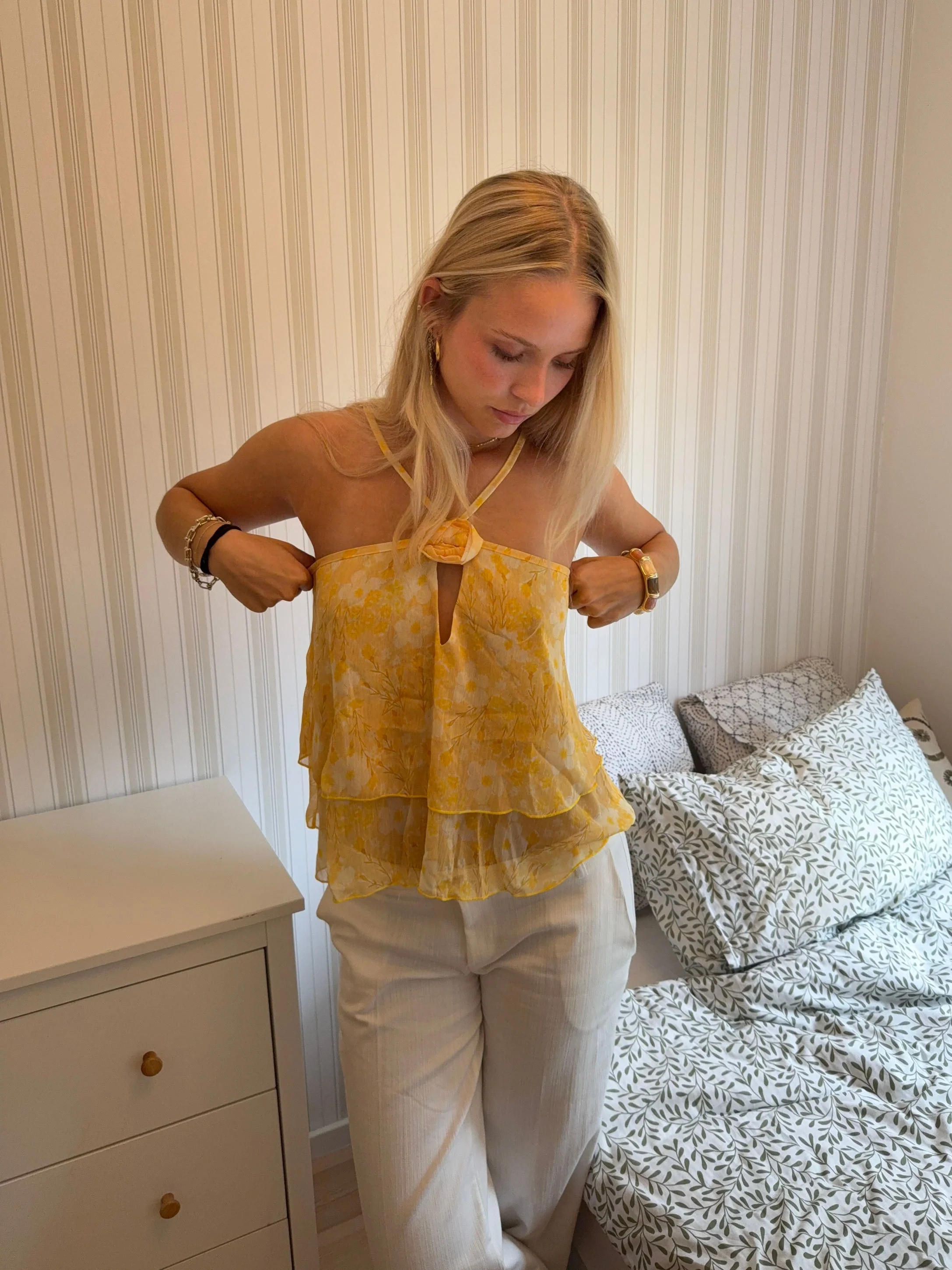 Albertia top with flower – Yellow/white 12 Albertia top with flower – Yellow/white