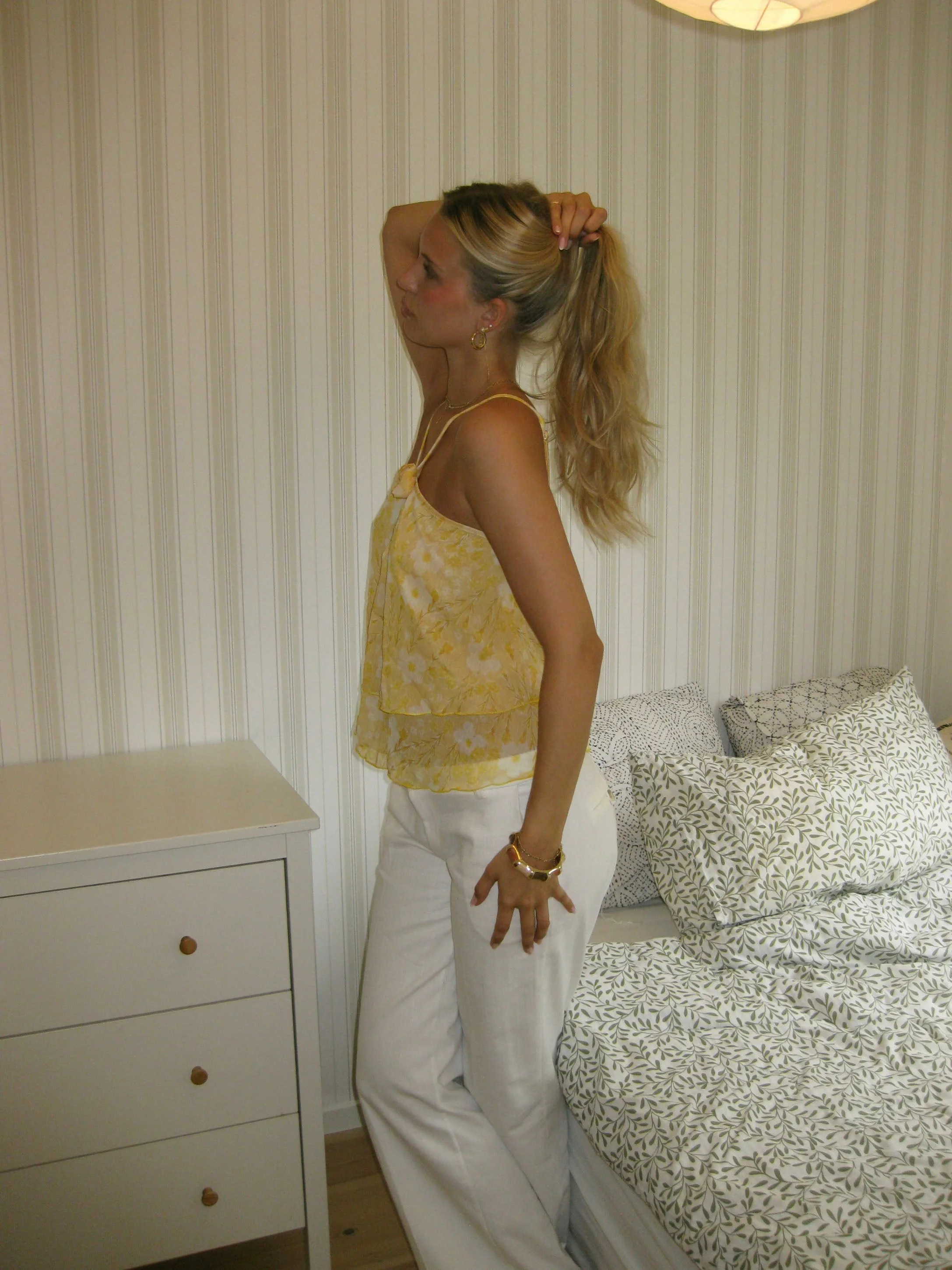 Albertia top with flower – Yellow/white 13 Albertia top with flower – Yellow/white