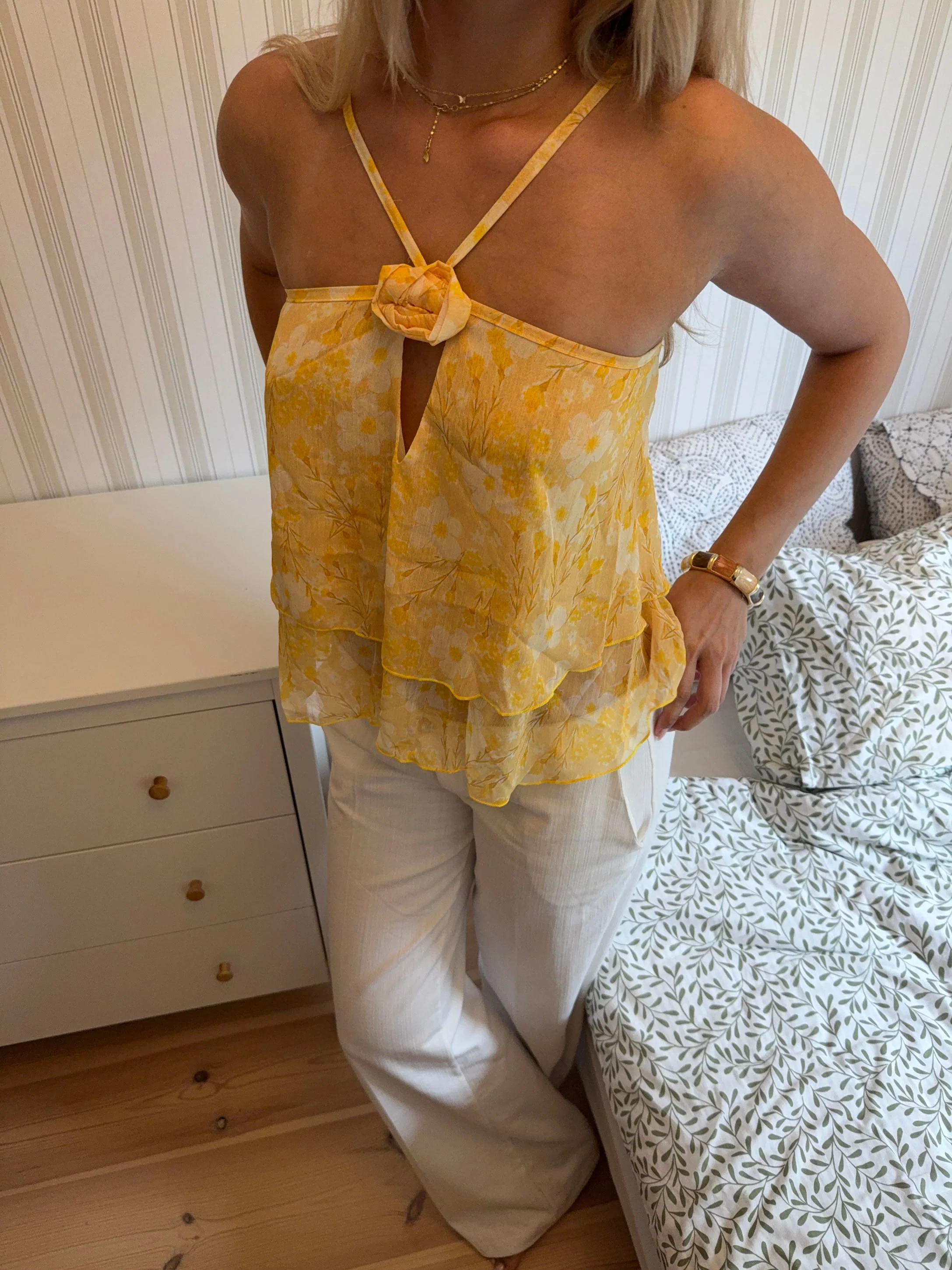 Albertia top with flower – Yellow/white 3 Albertia top with flower – Yellow/white