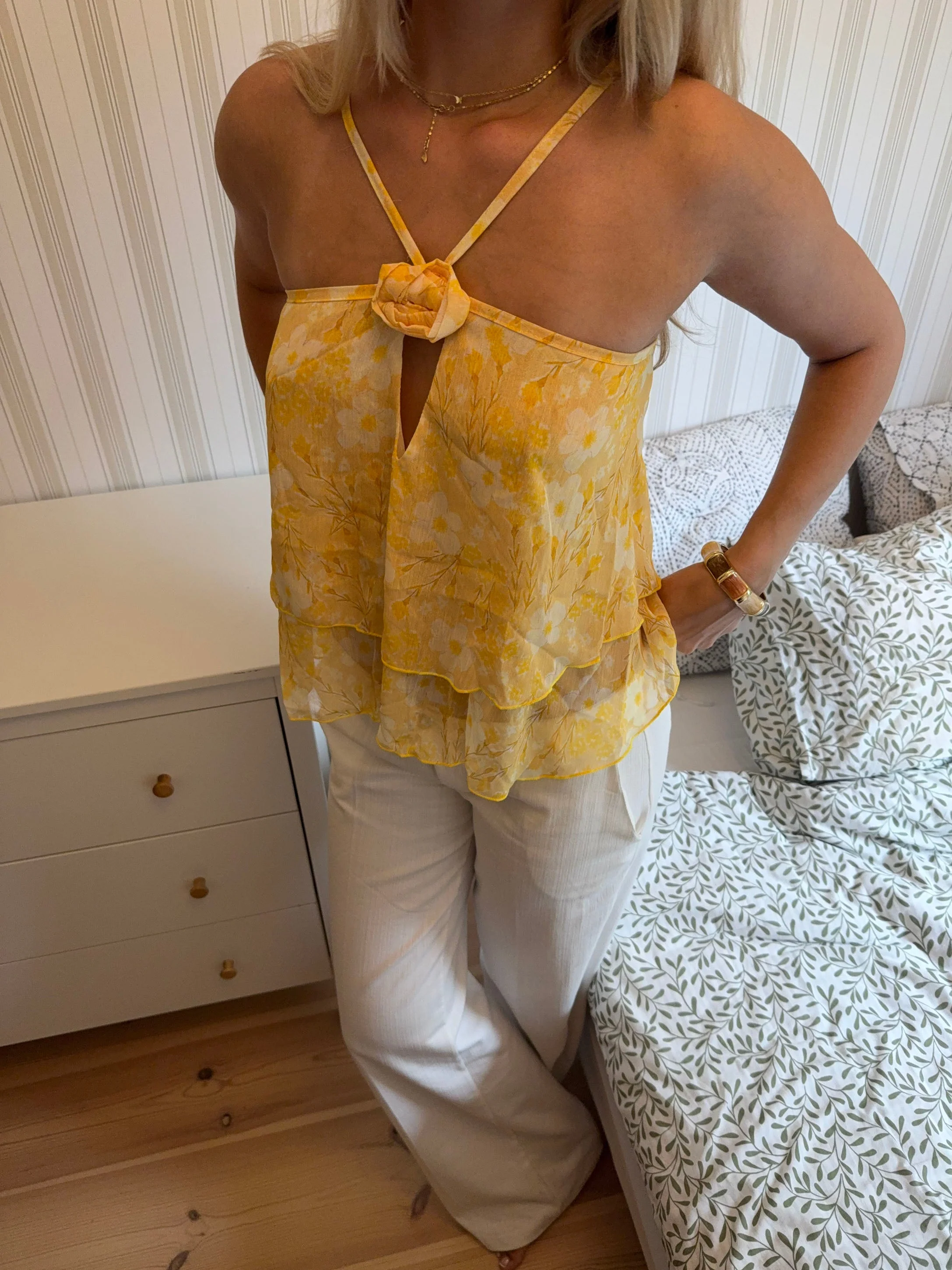 Albertia top with flower – Yellow/white 9 Albertia top with flower – Yellow/white