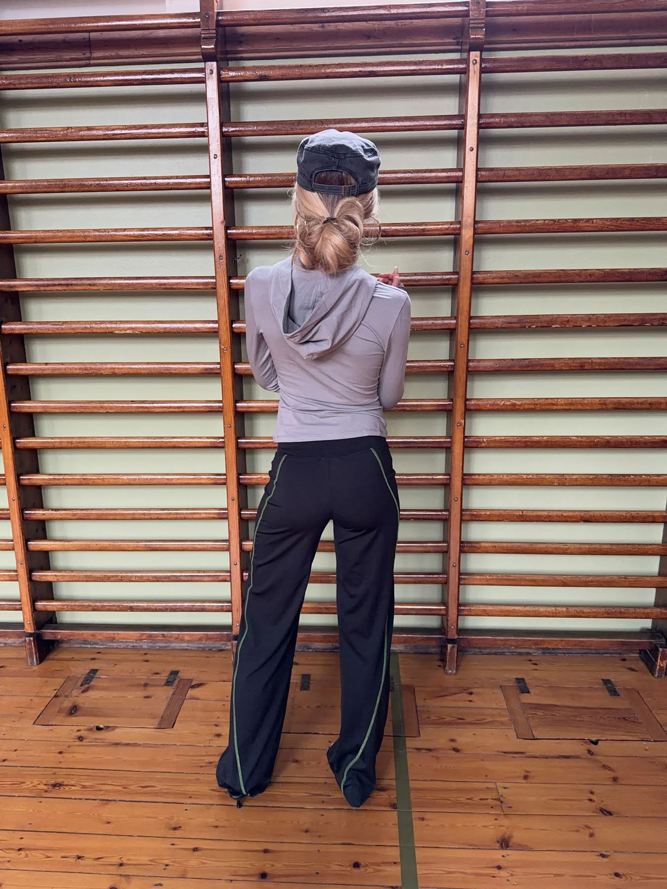 Astina blouse with hoodie - Grey 2 Astina blouse with hoodie - Grey