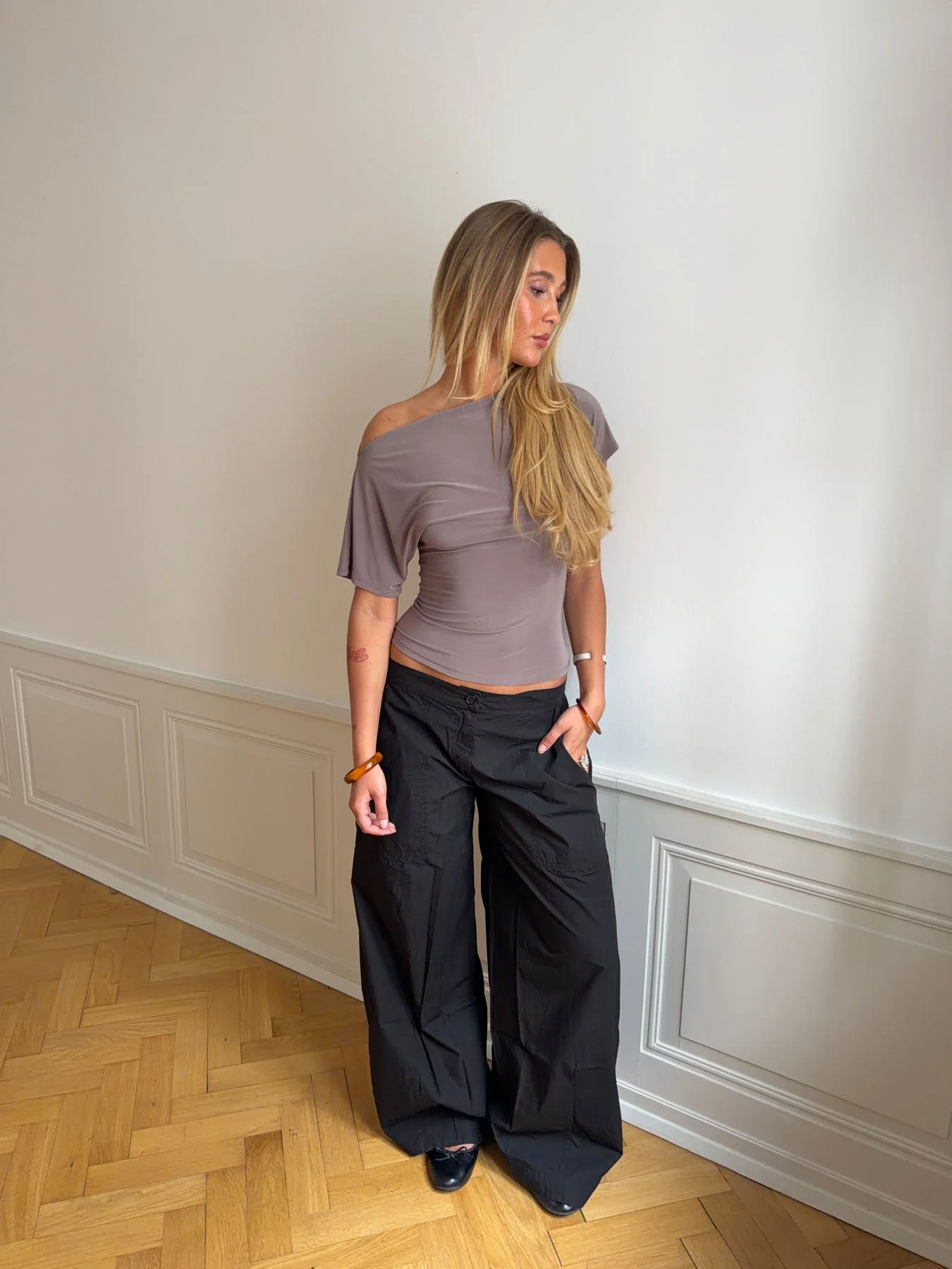 Florine fitted t-shirt – Taupe 15 Florine fitted t-shirt – Taupe