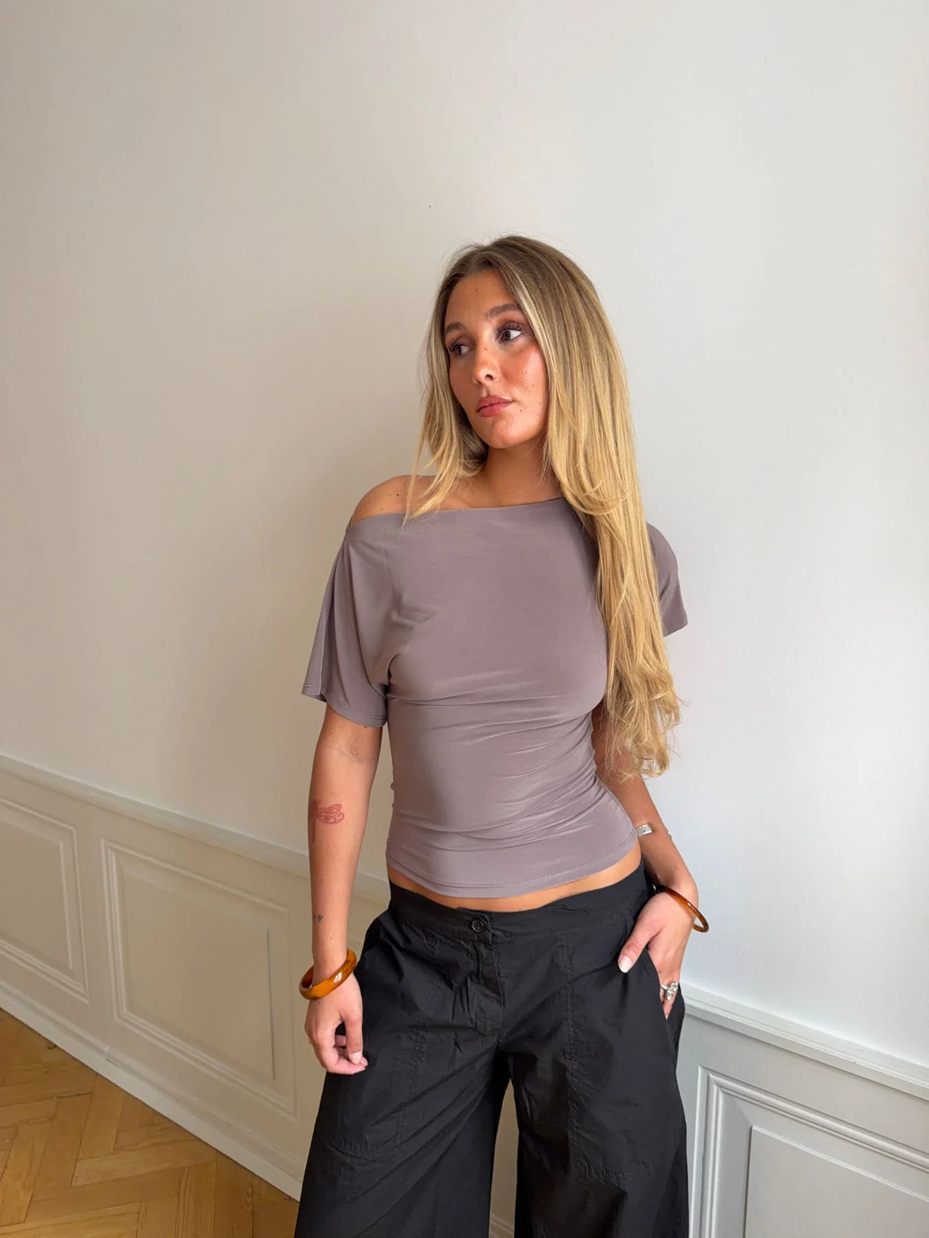 Florine fitted t-shirt – Taupe 20 Florine fitted t-shirt – Taupe