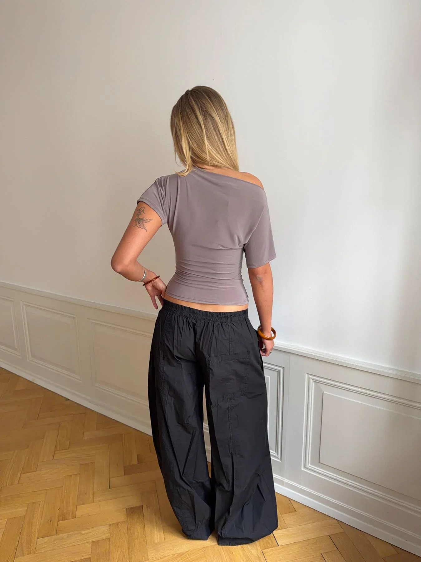 Florine fitted t-shirt – Taupe 21 Florine fitted t-shirt – Taupe