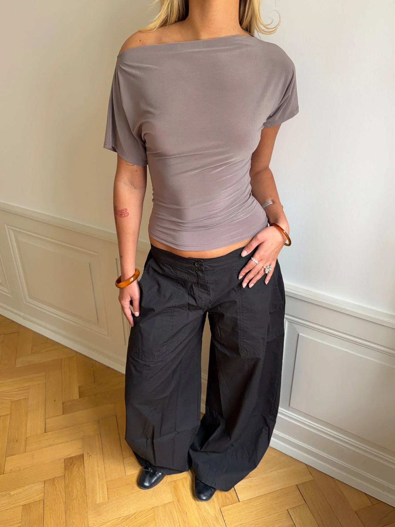 Florine fitted t-shirt – Taupe 22 Florine fitted t-shirt – Taupe