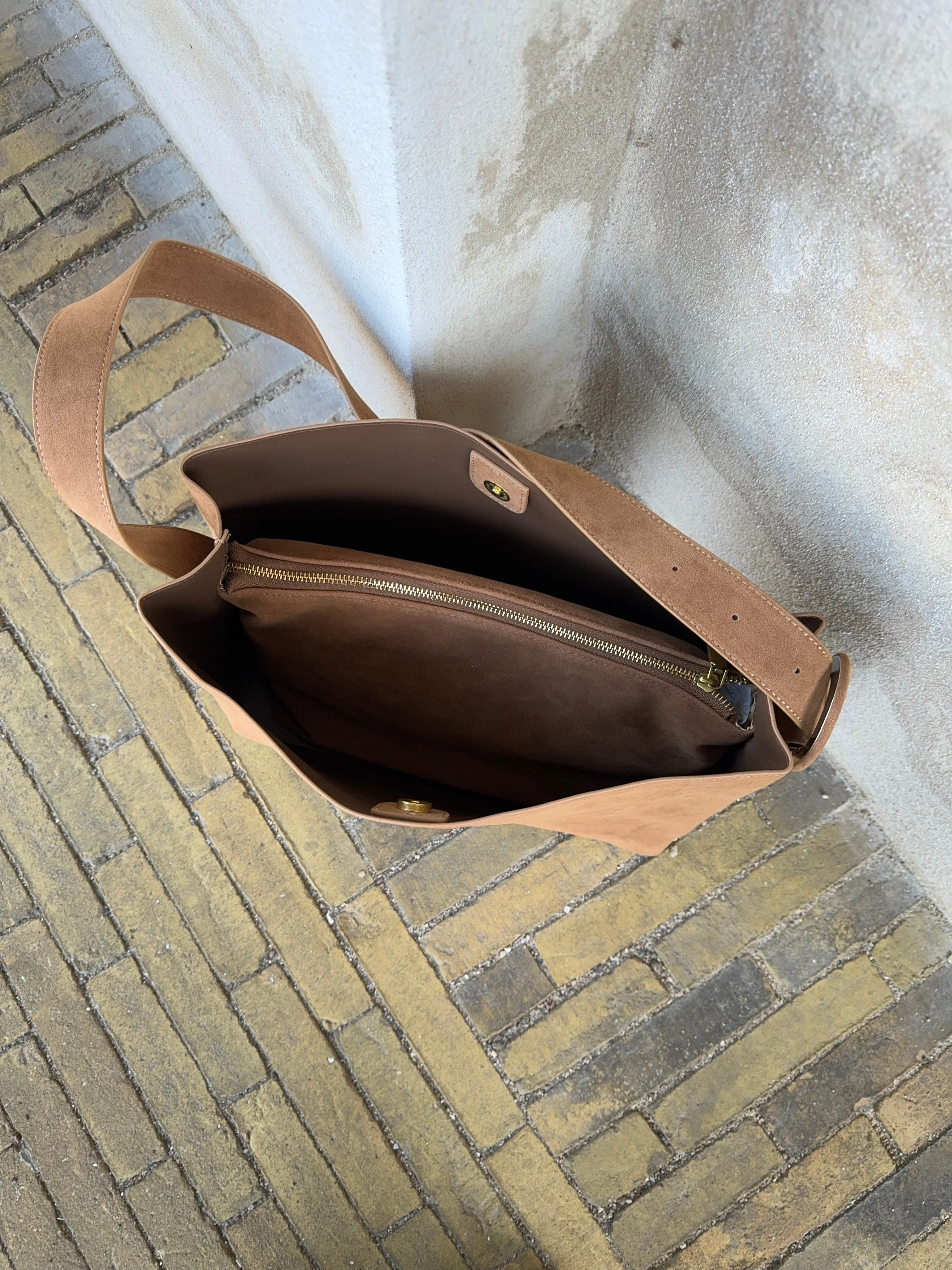 Barcelona shoulder bag - Camel 12 Barcelona shoulder bag - Camel