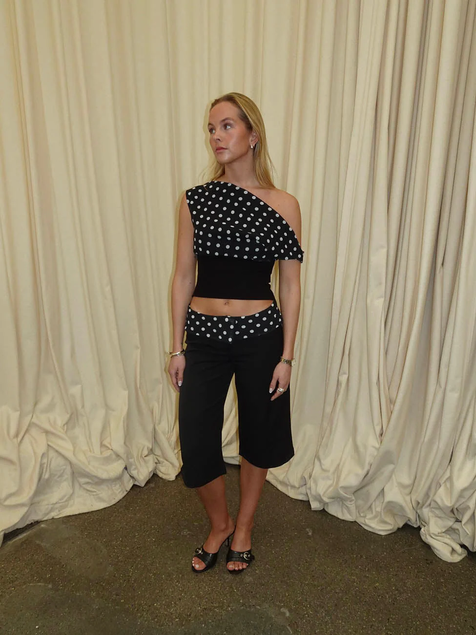Calsia capri pants with polkadots – Black 4 Calsia capri pants with polkadots – Black