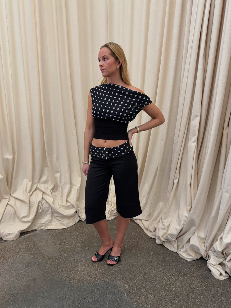 Calsia capri pants with polkadots – Black 5 Calsia capri pants with polkadots – Black