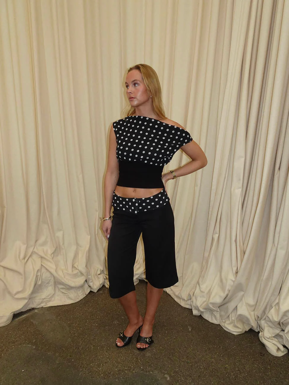 Calsia capri pants with polkadots – Black 7 Calsia capri pants with polkadots – Black