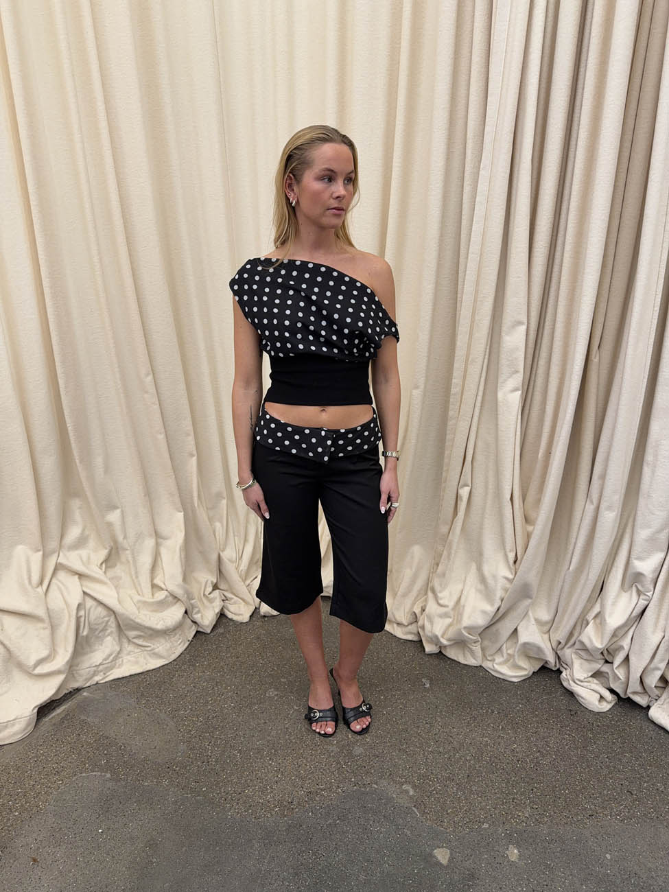 Calsia capri pants with polkadots – Black 8 Calsia capri pants with polkadots – Black