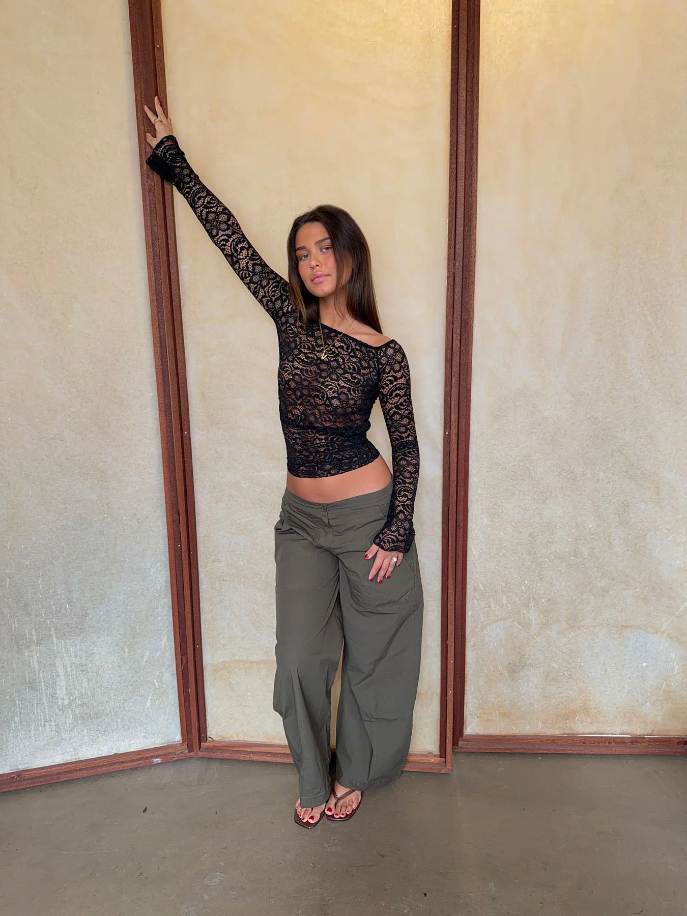 Carla off shoulder top in lace - Sort 5 Carla off shoulder top in lace - Sort