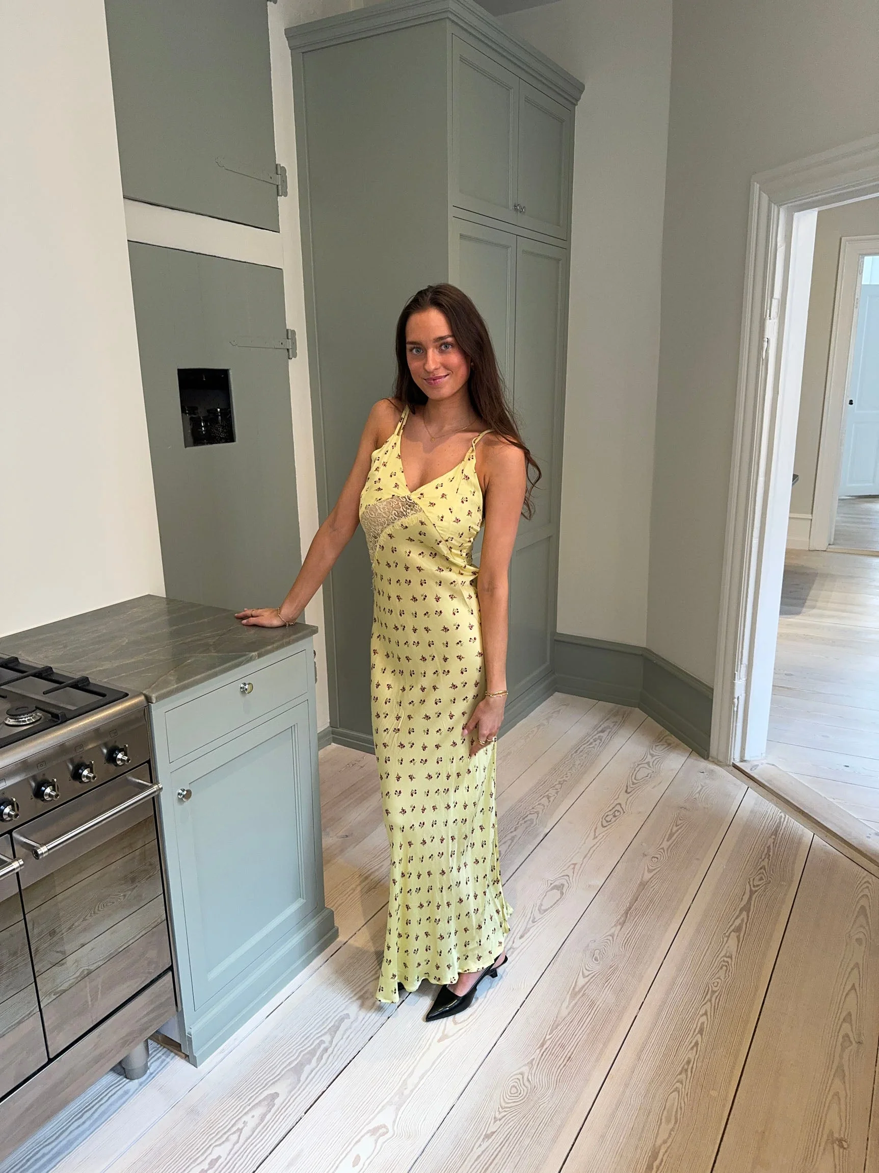 Emily dress with flowers - Yellow 2 Emily dress with flowers - Yellow