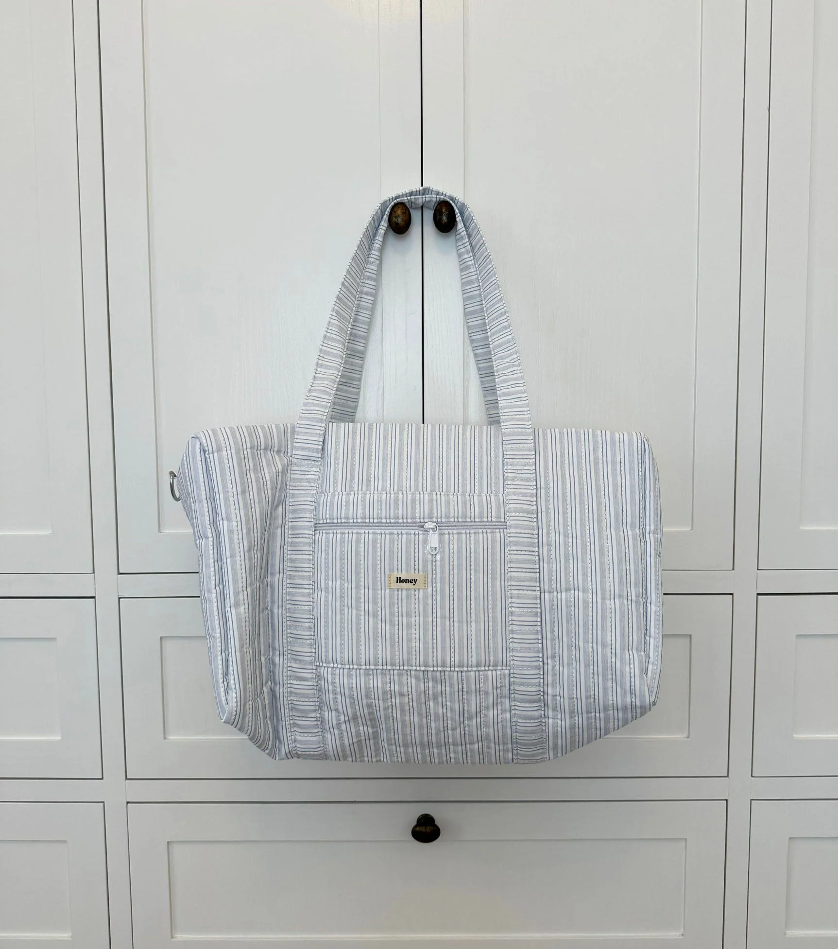 Honey large bag with crossbody strap – White with blue stripes