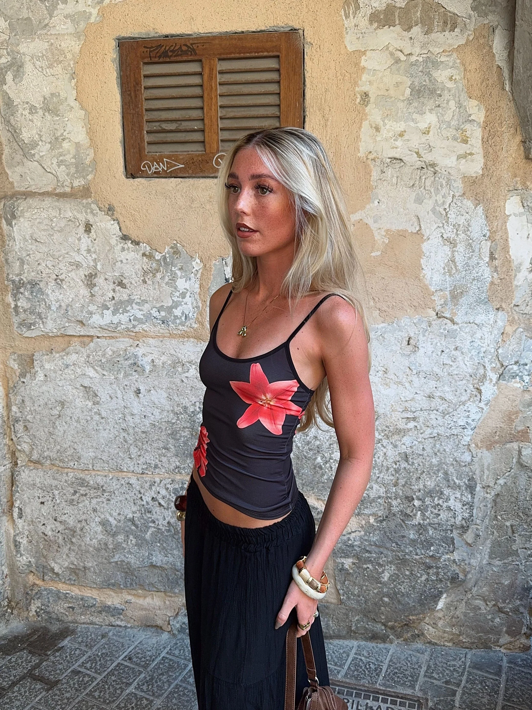 Rania top with flowers - Black/red