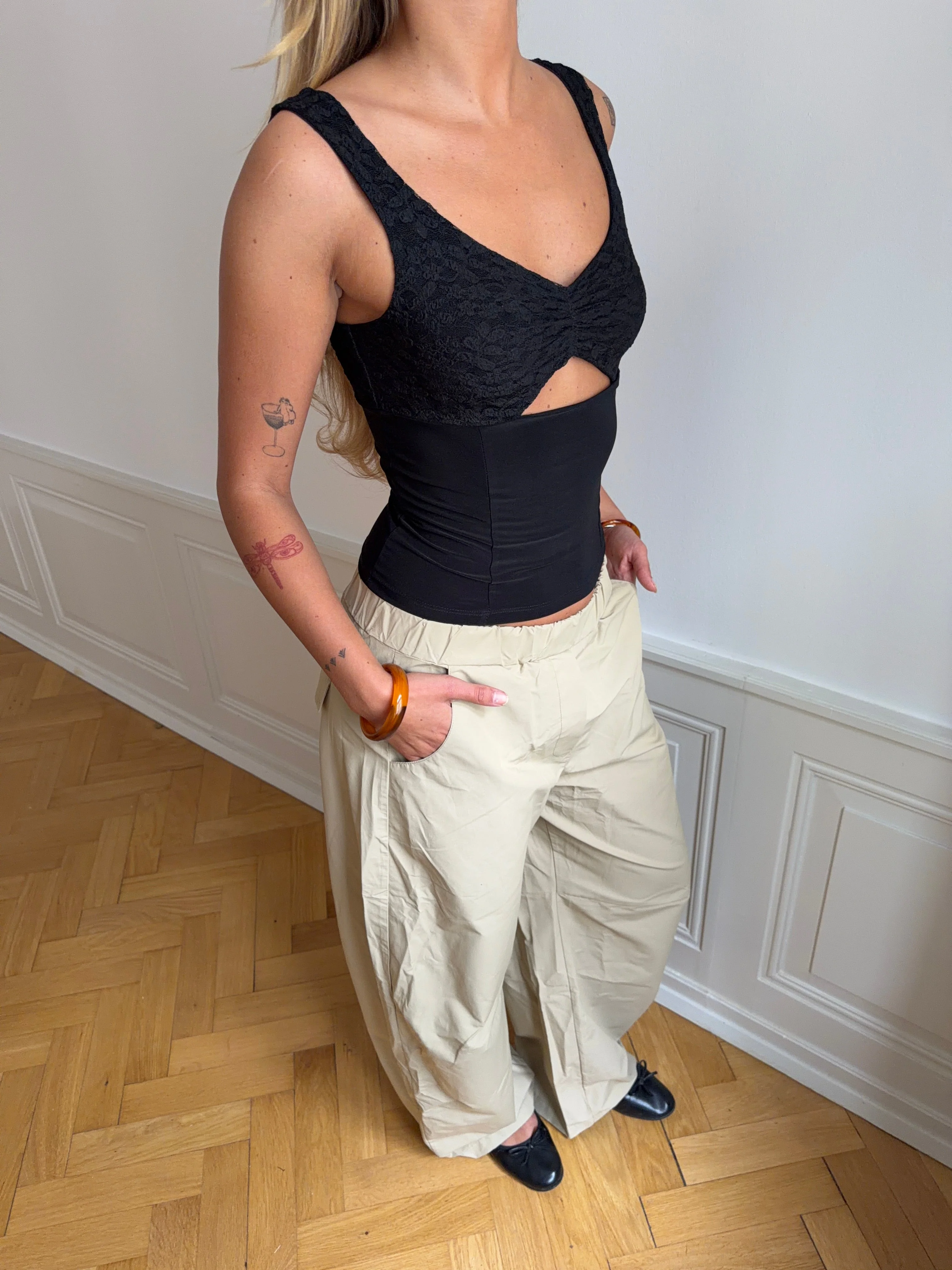 Lana top with lace - Black 16 Lana top with lace - Black