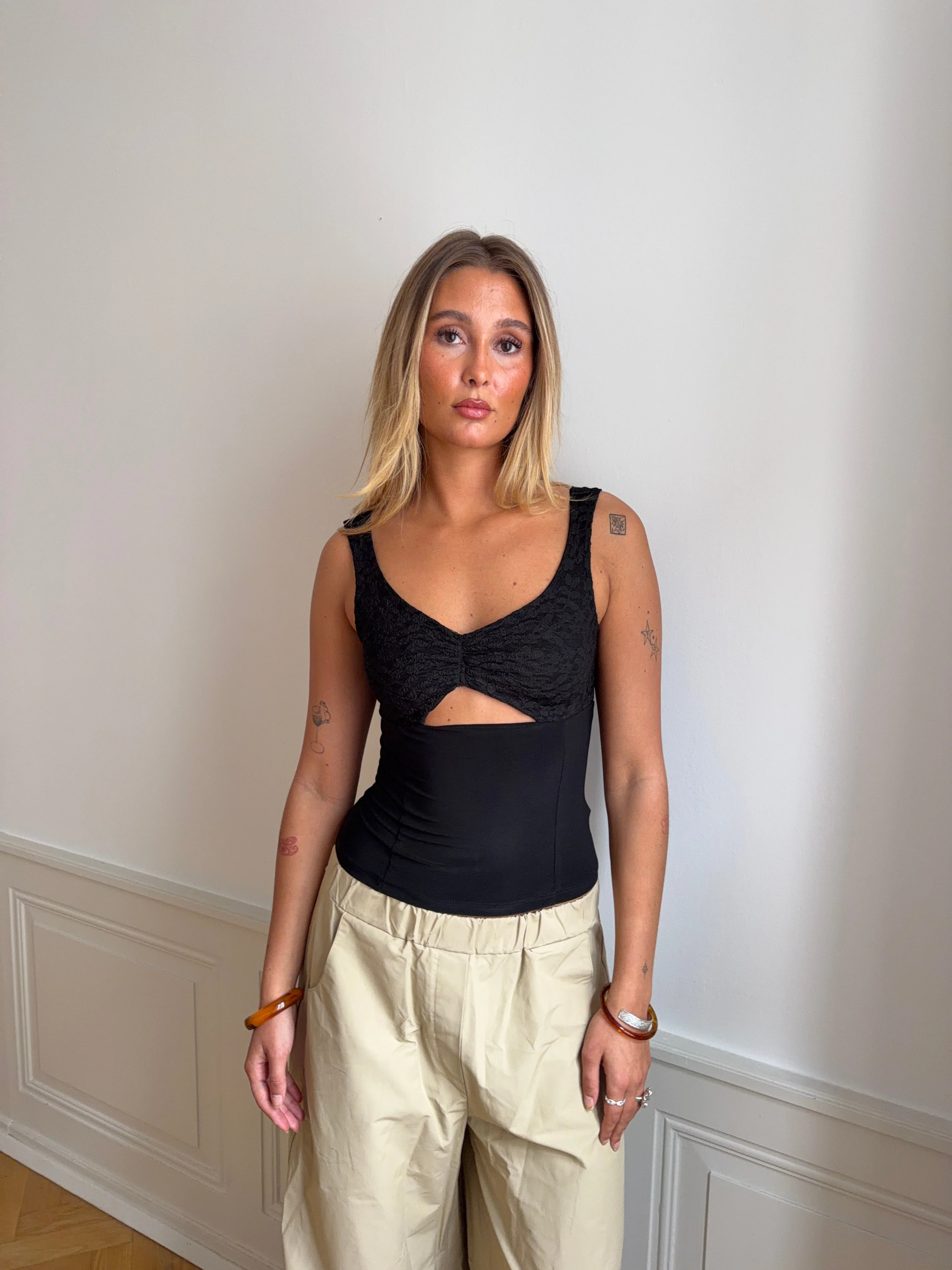 Lana top with lace - Black 4 Lana top with lace - Black