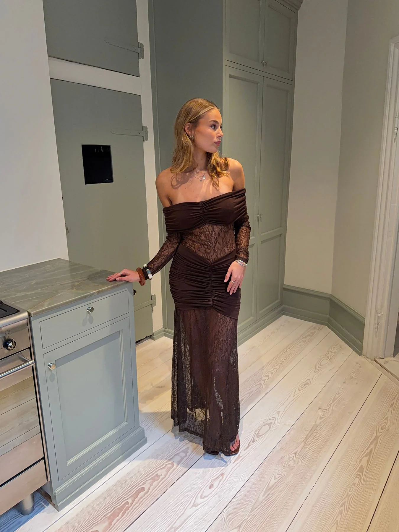 Silje off shoulder dress with lace - Brown 10 Silje off shoulder dress with lace - Brown