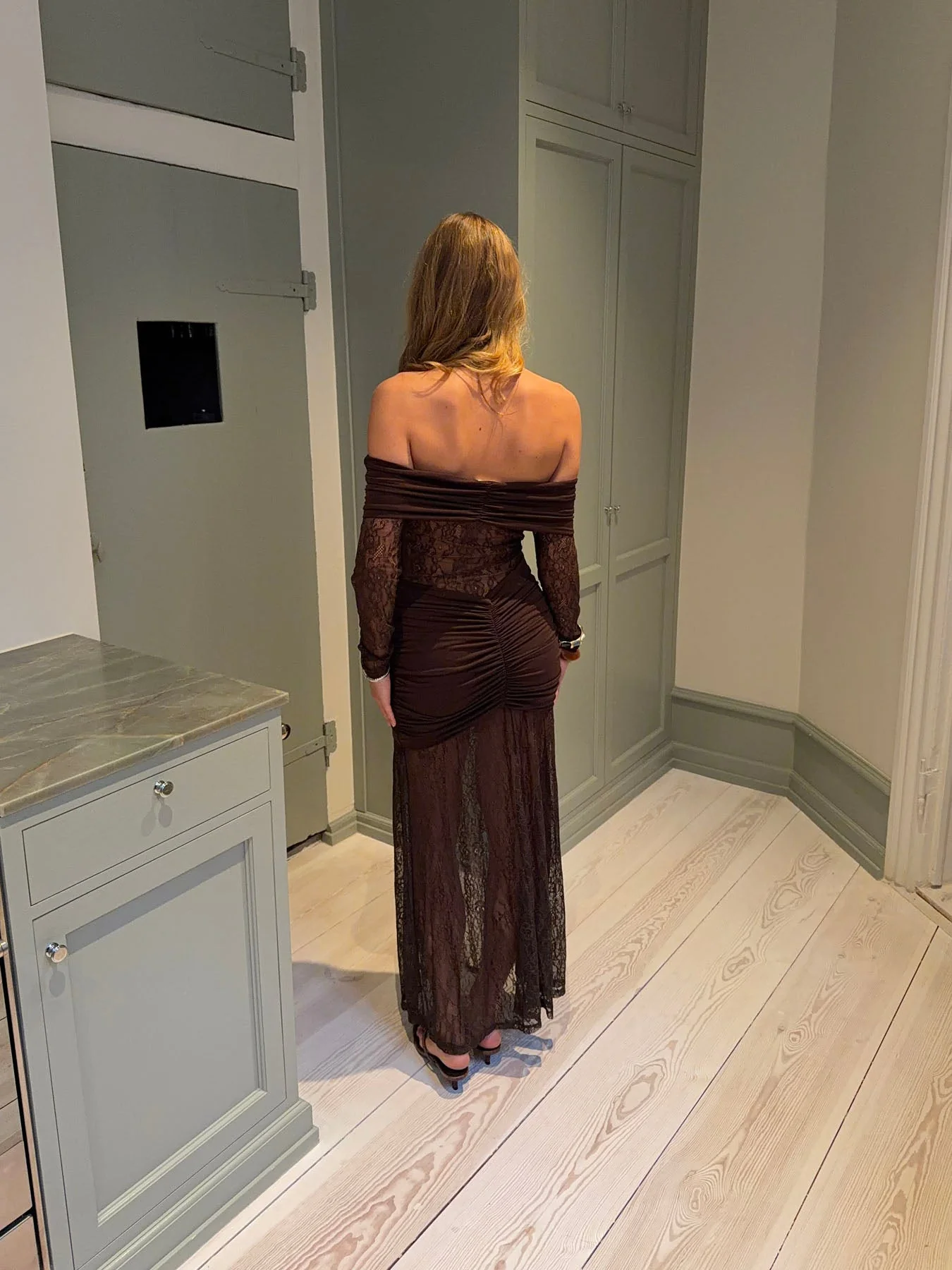 Silje off shoulder dress with lace - Brown 3 Silje off shoulder dress with lace - Brown