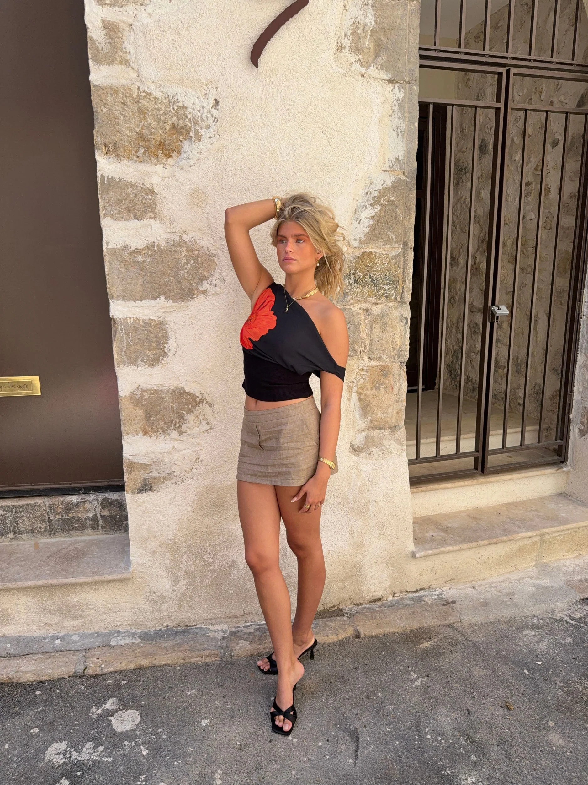 Kimmie top with flower - Black/red 2 Kimmie top with flower - Black/red