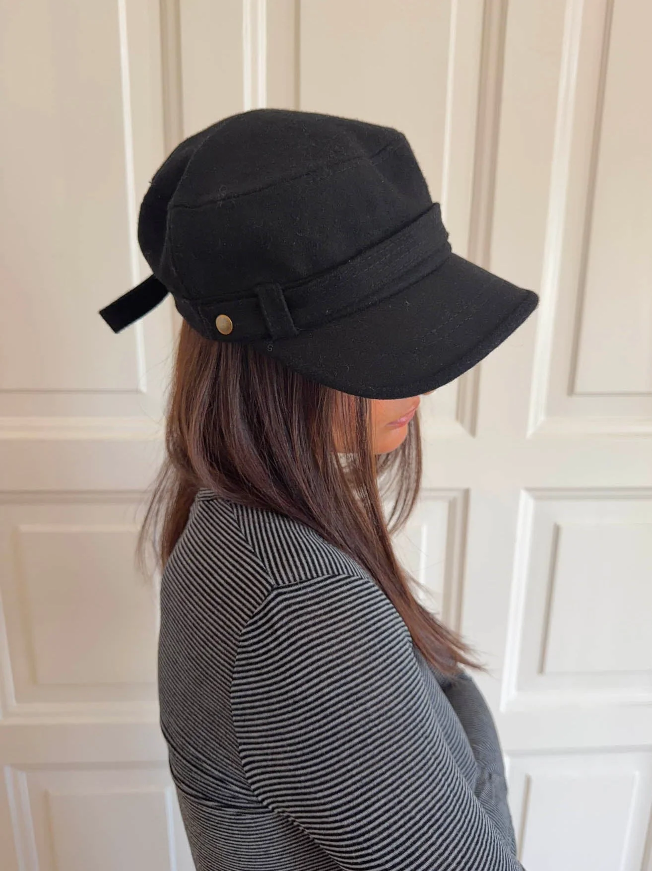 Myra cap with details  - Black