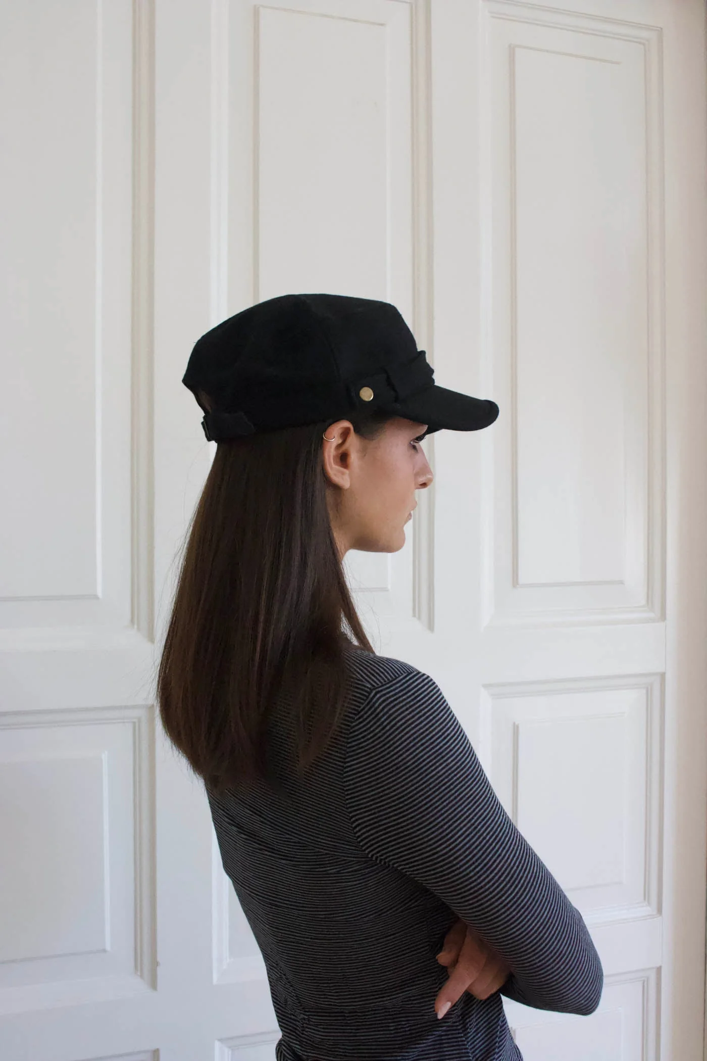 Myra cap with details - Black 2 Myra cap with details - Black