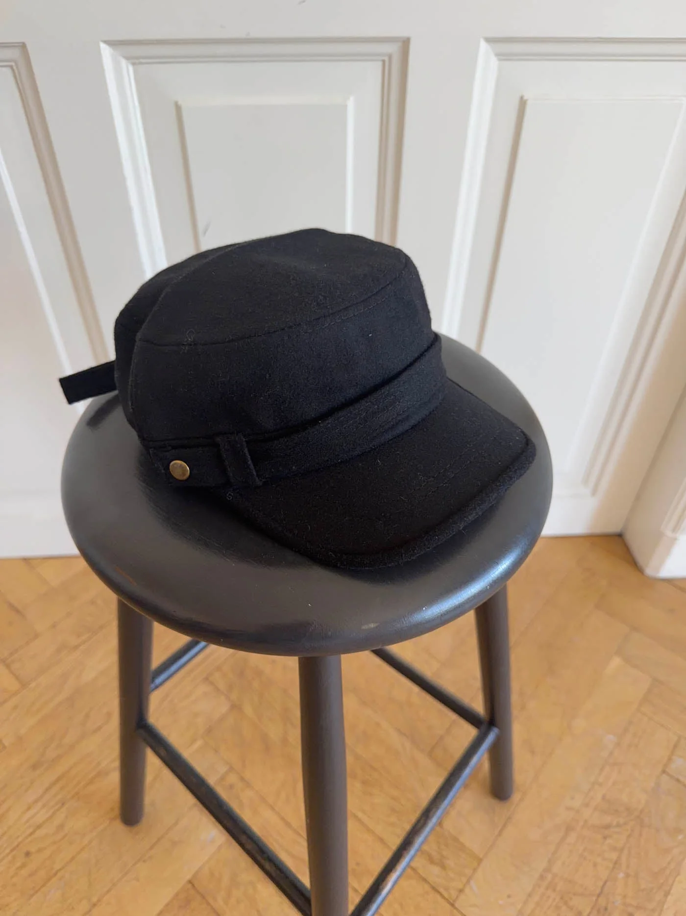 Myra cap with details - Black 3 Myra cap with details - Black