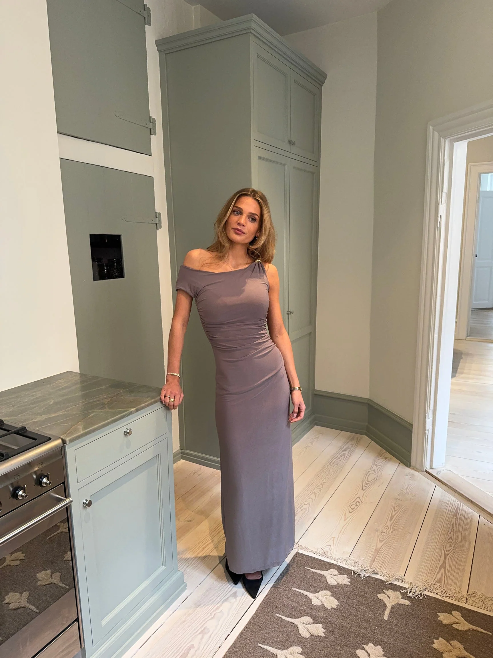 Mina off shoulder dress - Taupe 11 Mina off shoulder dress - Taupe