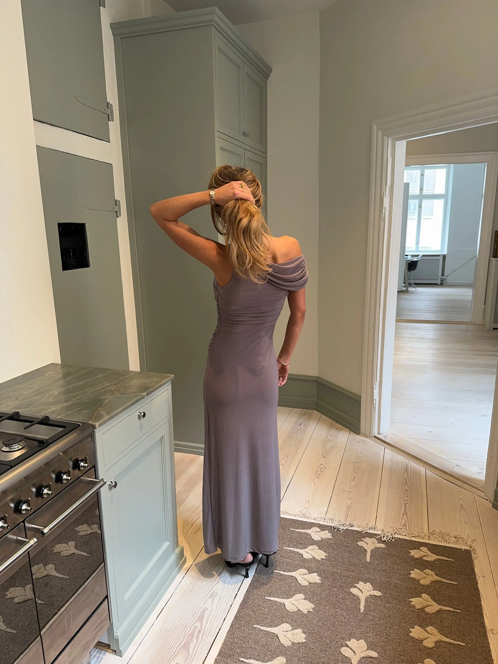 Mina off shoulder dress - Taupe 4 Mina off shoulder dress - Taupe