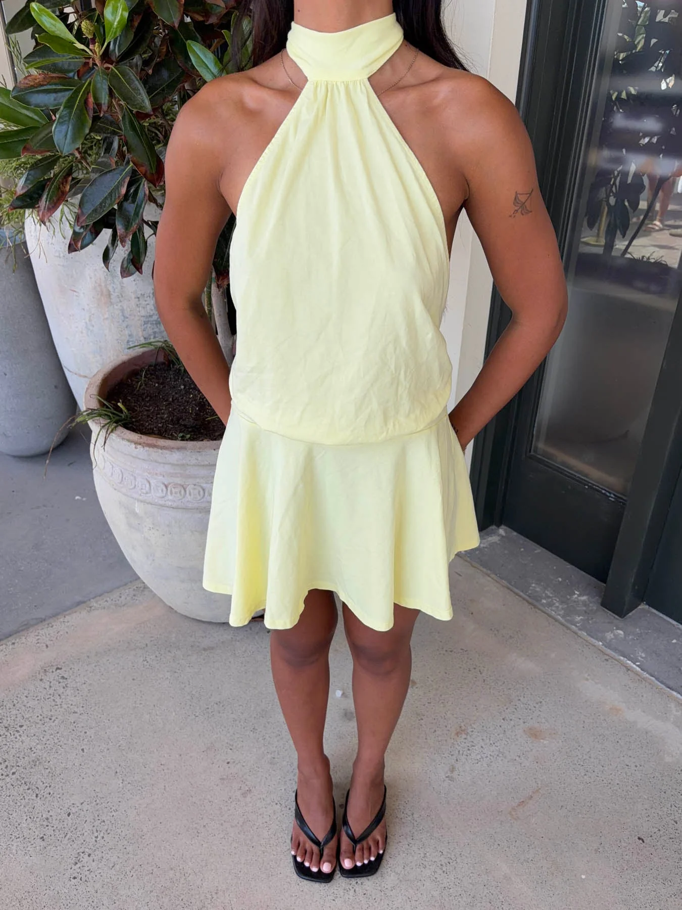 Kaiana dress with open back - Yellow 2 Kaiana dress with open back - Yellow