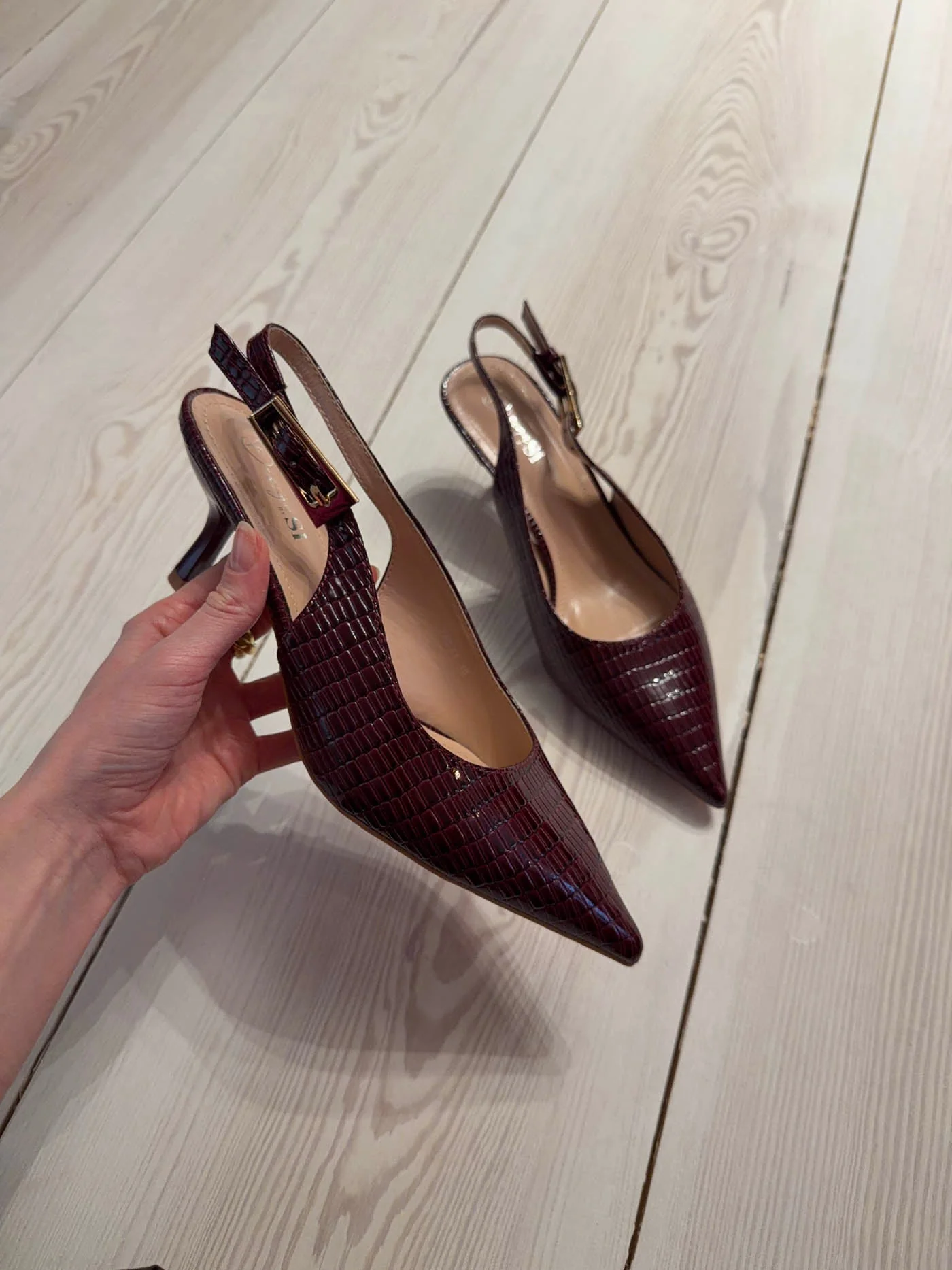 Karline slingback mules with crocodile print – Dark red 2 Karline slingback mules with crocodile print – Dark red