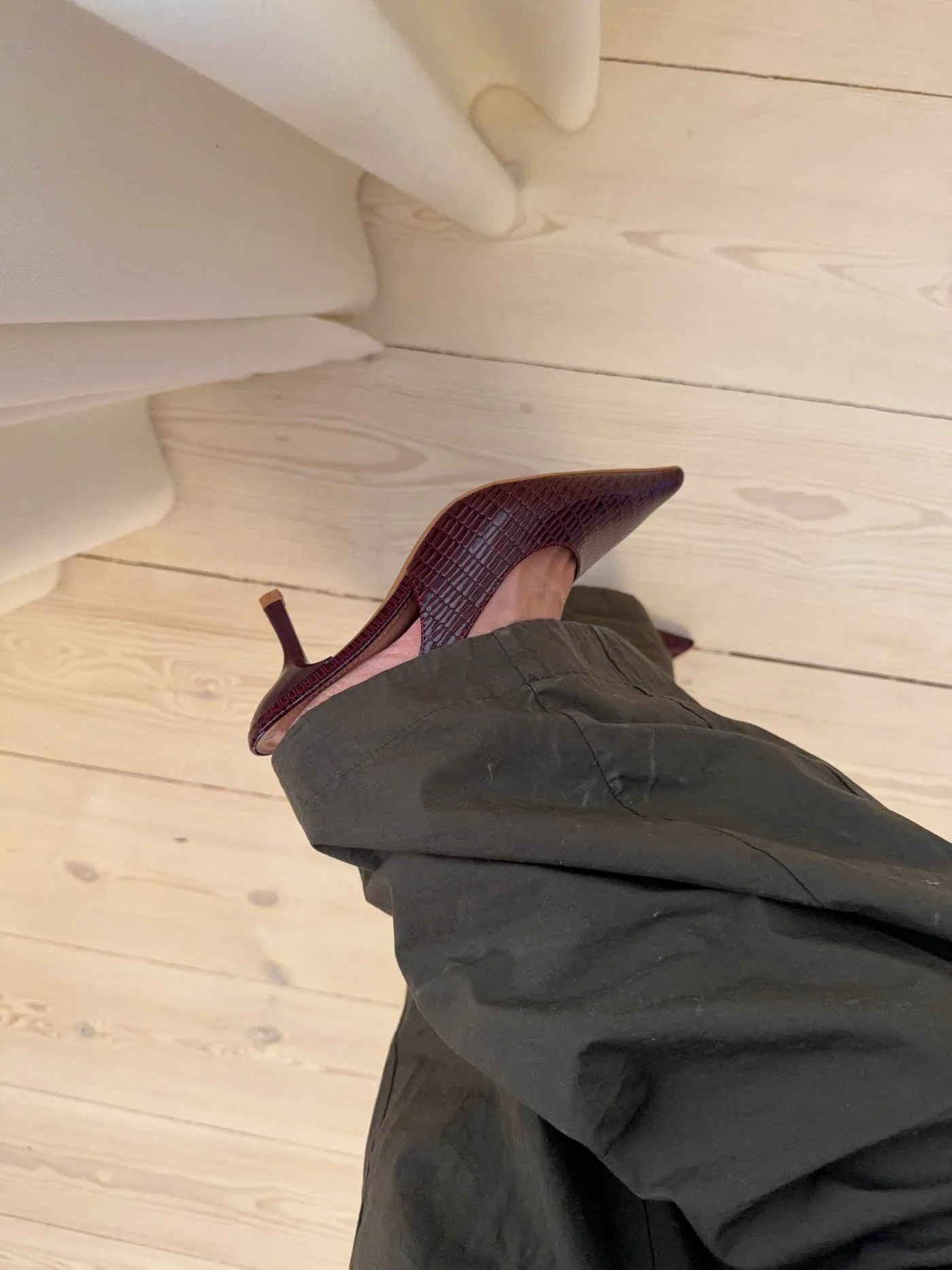 Karline slingback mules with crocodile print – Dark red 9 Karline slingback mules with crocodile print – Dark red
