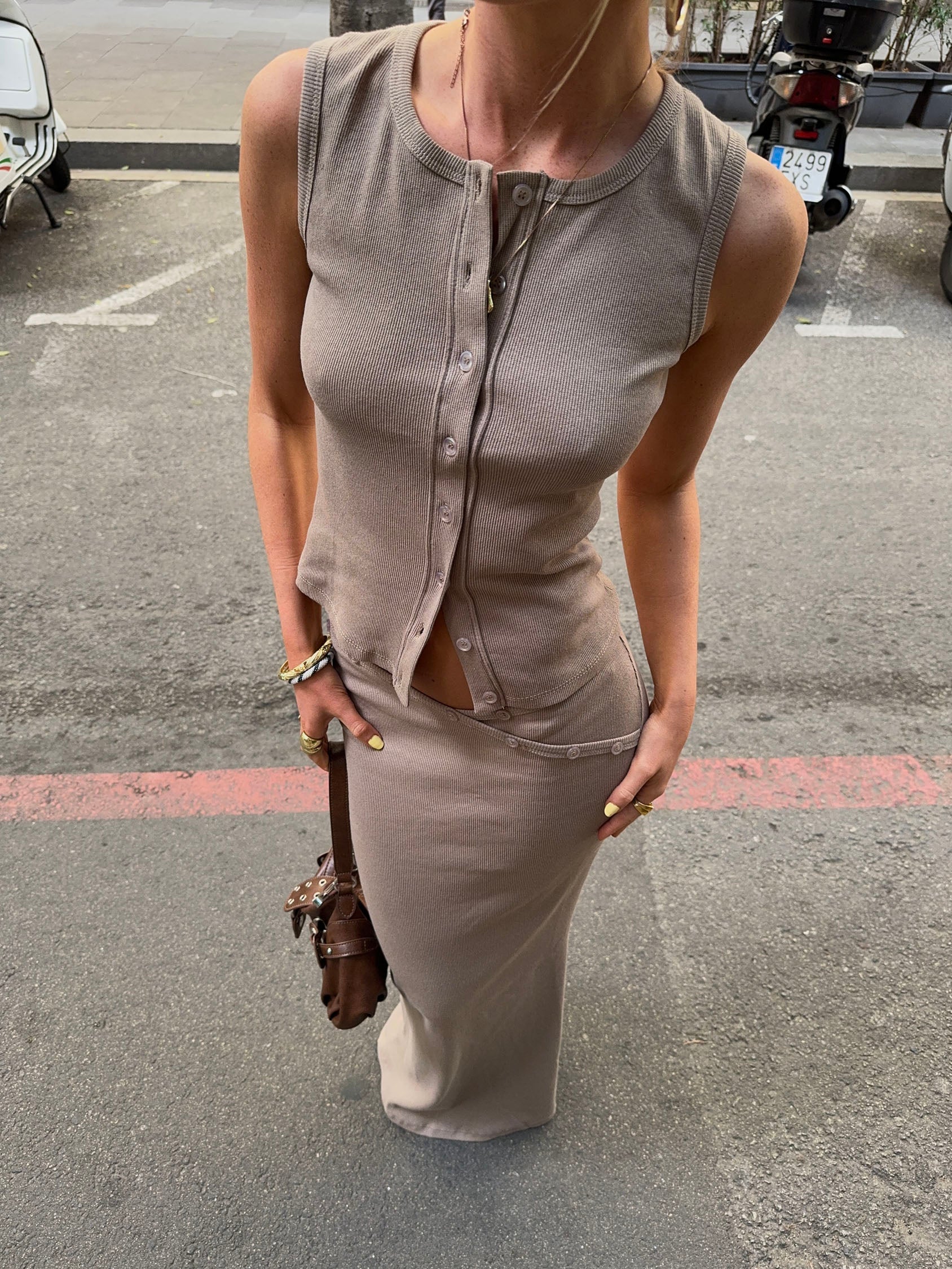 Osccarra top with buttons – Beige 1 Osccarra top with buttons – Beige