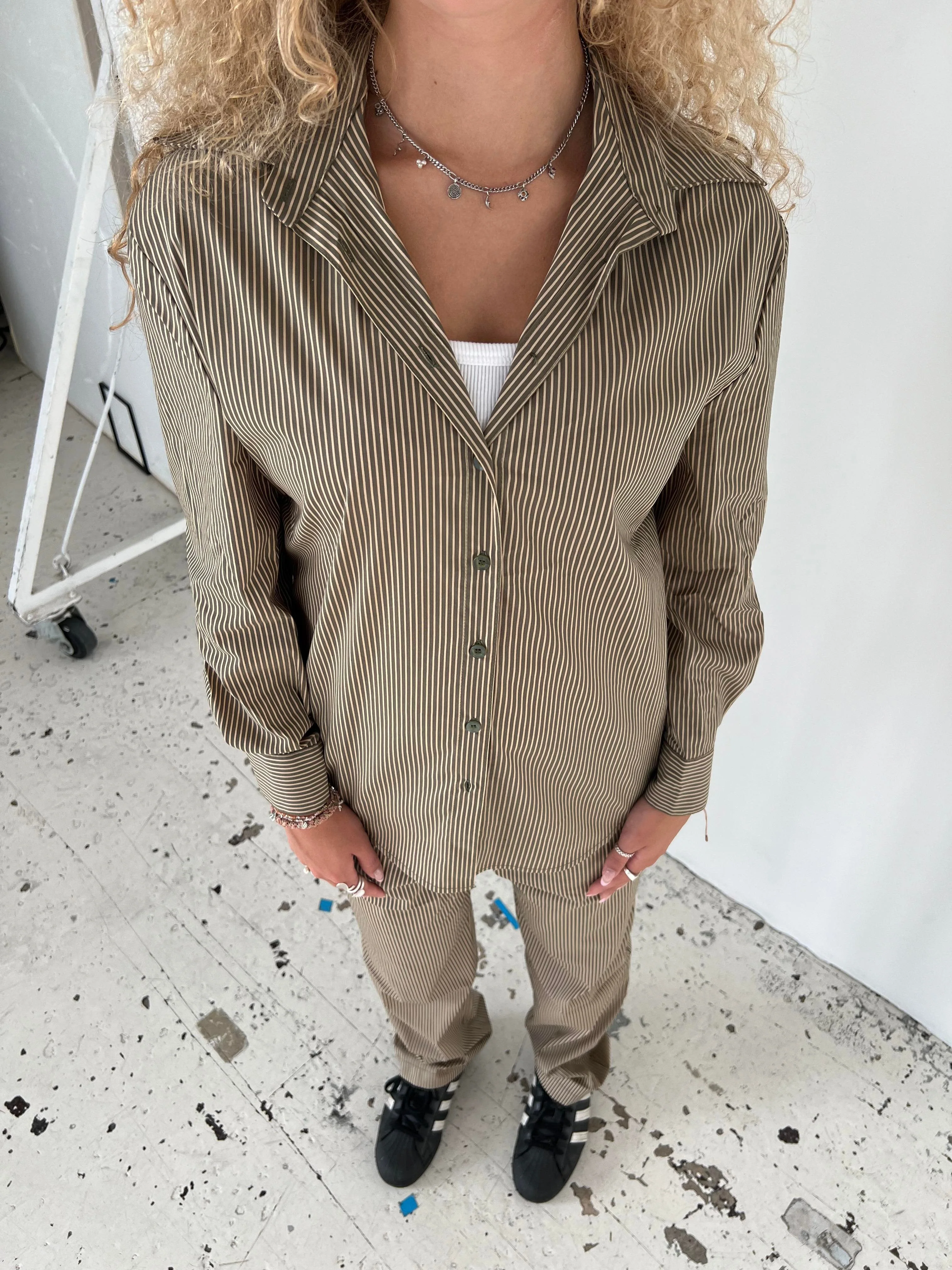 Zuri shirt with stripes - Khaki/beige 9 Zuri shirt with stripes - Khaki/beige