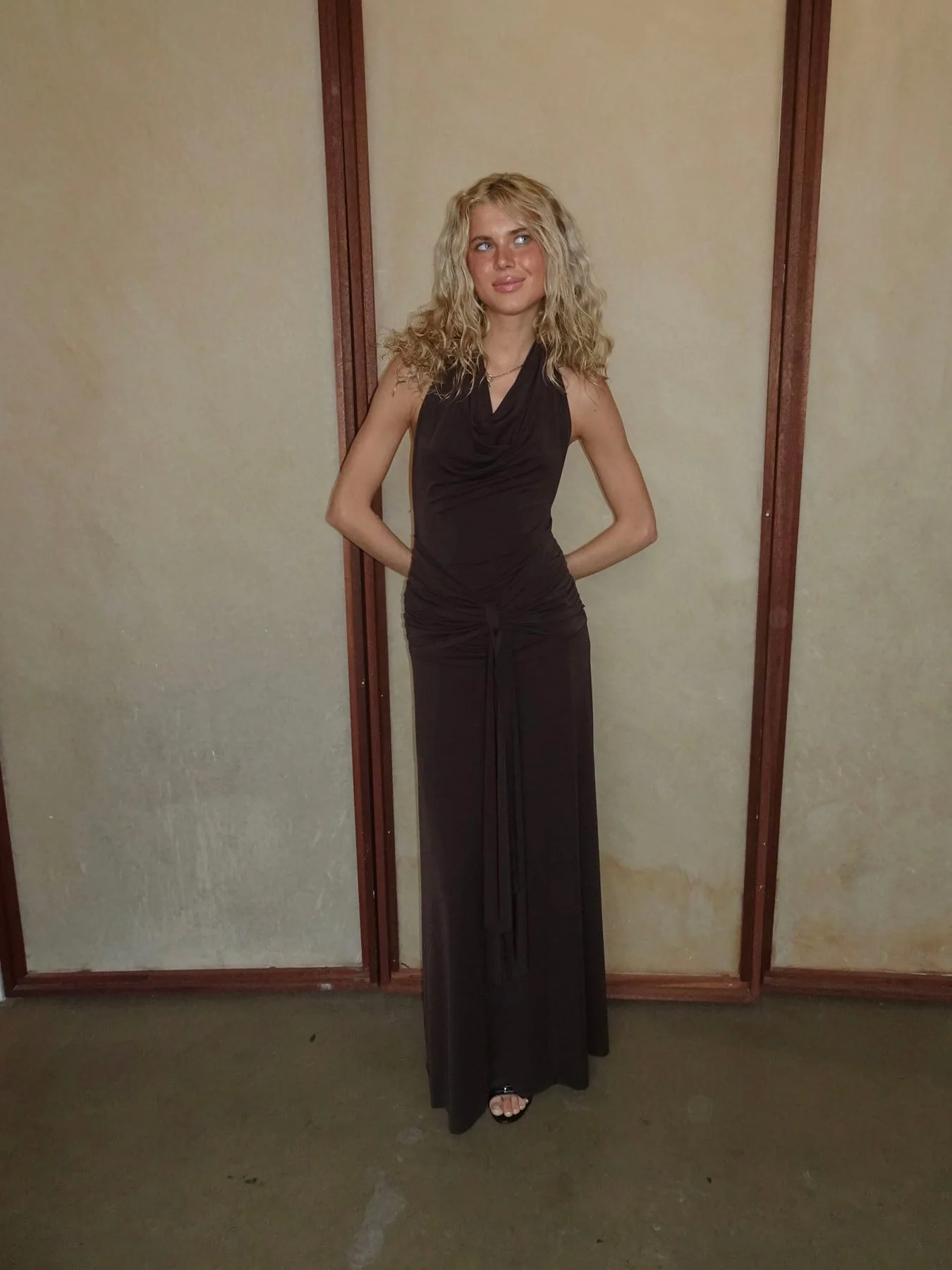 Redina dress with open back - Brown 10 Redina dress with open back - Brown