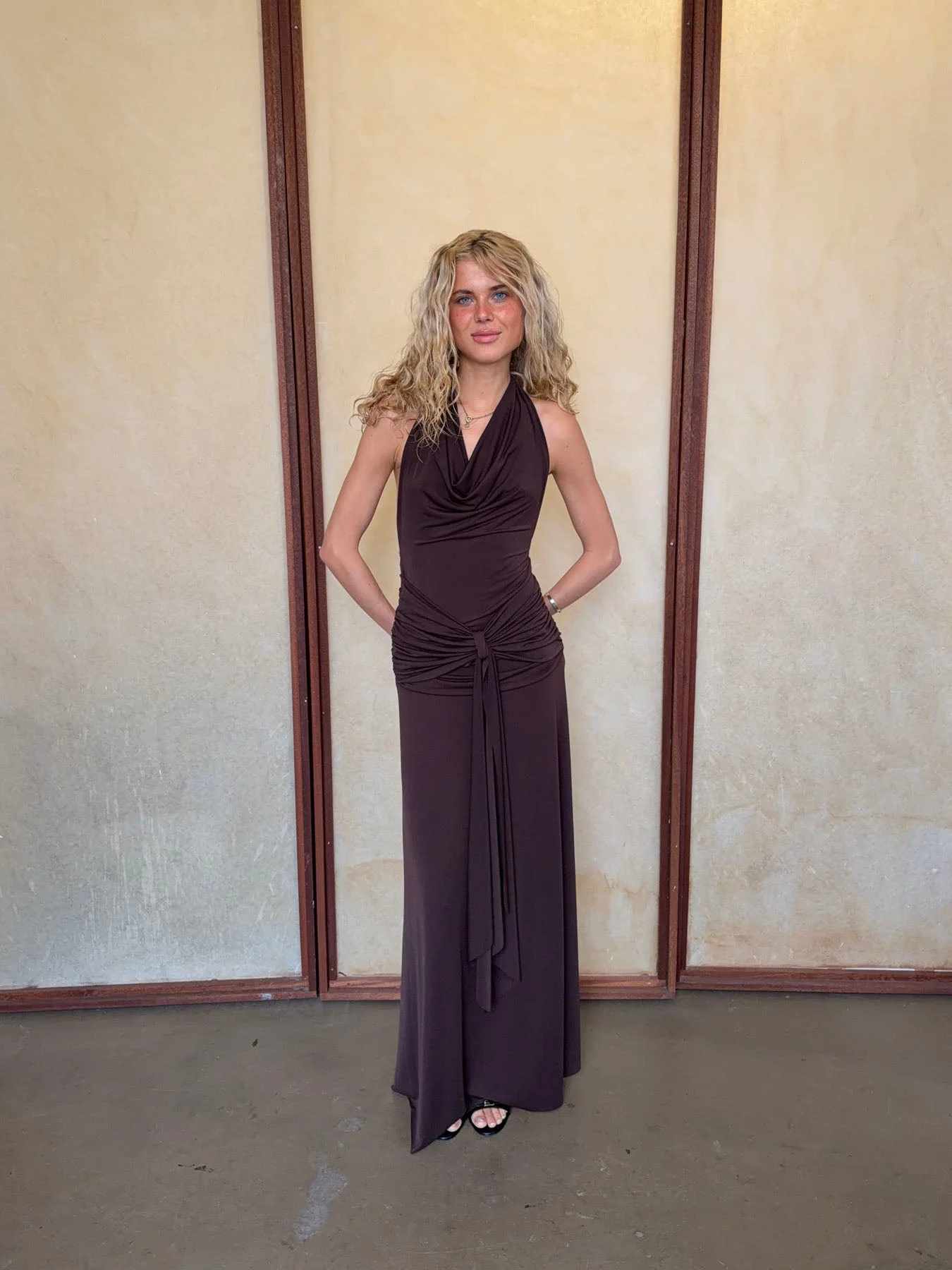 Redina dress with open back - Brown 11 Redina dress with open back - Brown