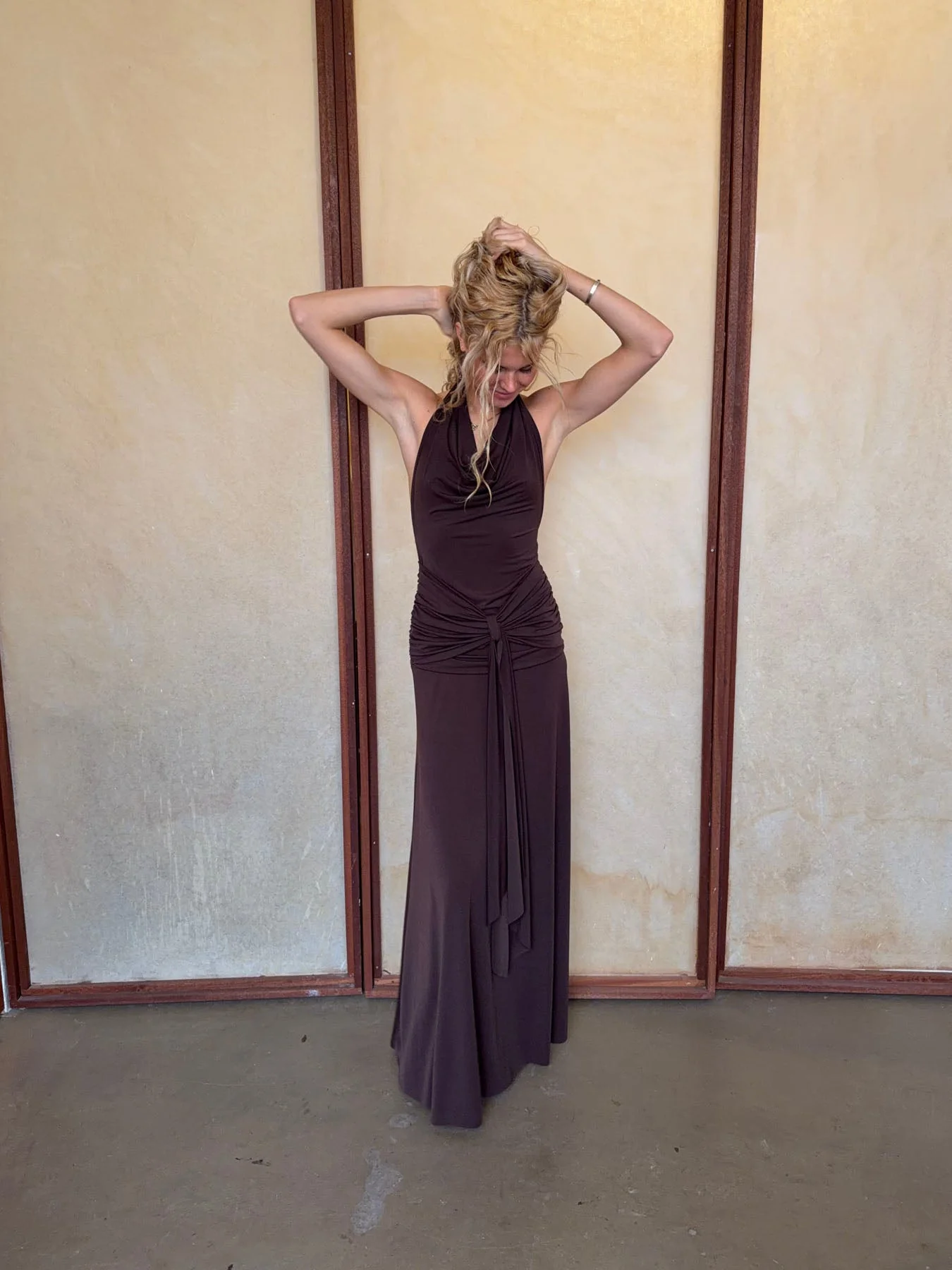 Redina dress with open back - Brown 12 Redina dress with open back - Brown