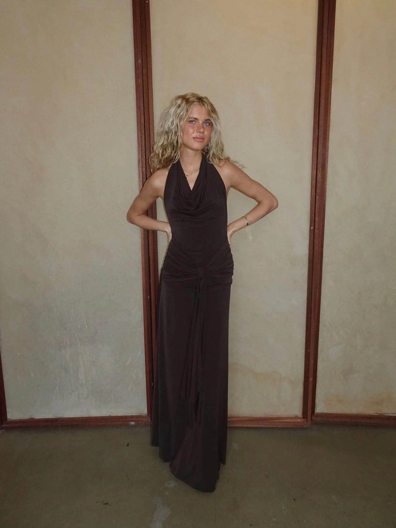 Redina dress with open back - Brown 5 Redina dress with open back - Brown
