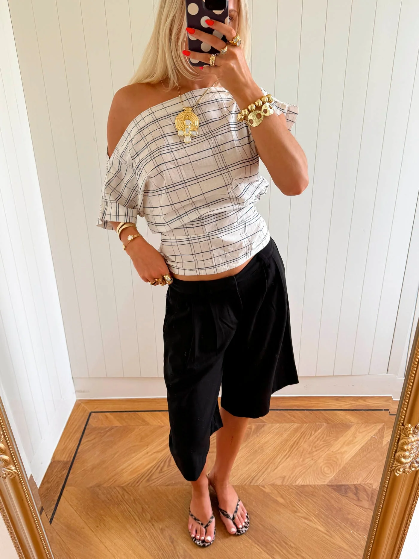 Scandivv off shoulder top with checkers - White/navy 10 Scandivv off shoulder top with checkers - White/navy
