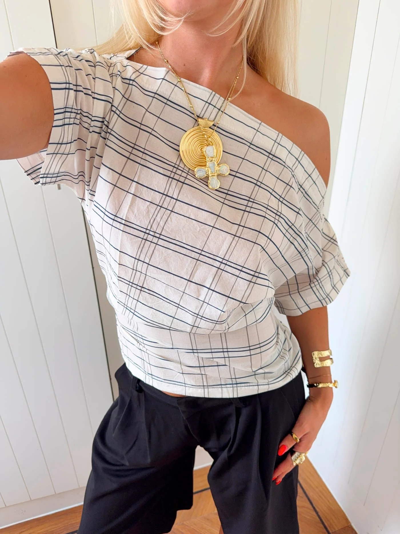 Scandivv off shoulder top with checkers - White/navy 14 Scandivv off shoulder top with checkers - White/navy