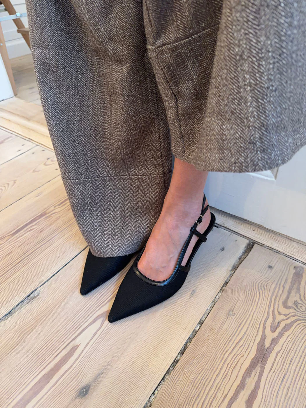 Suzanne slingback heels with details - Black 2 Suzanne slingback heels with details - Black