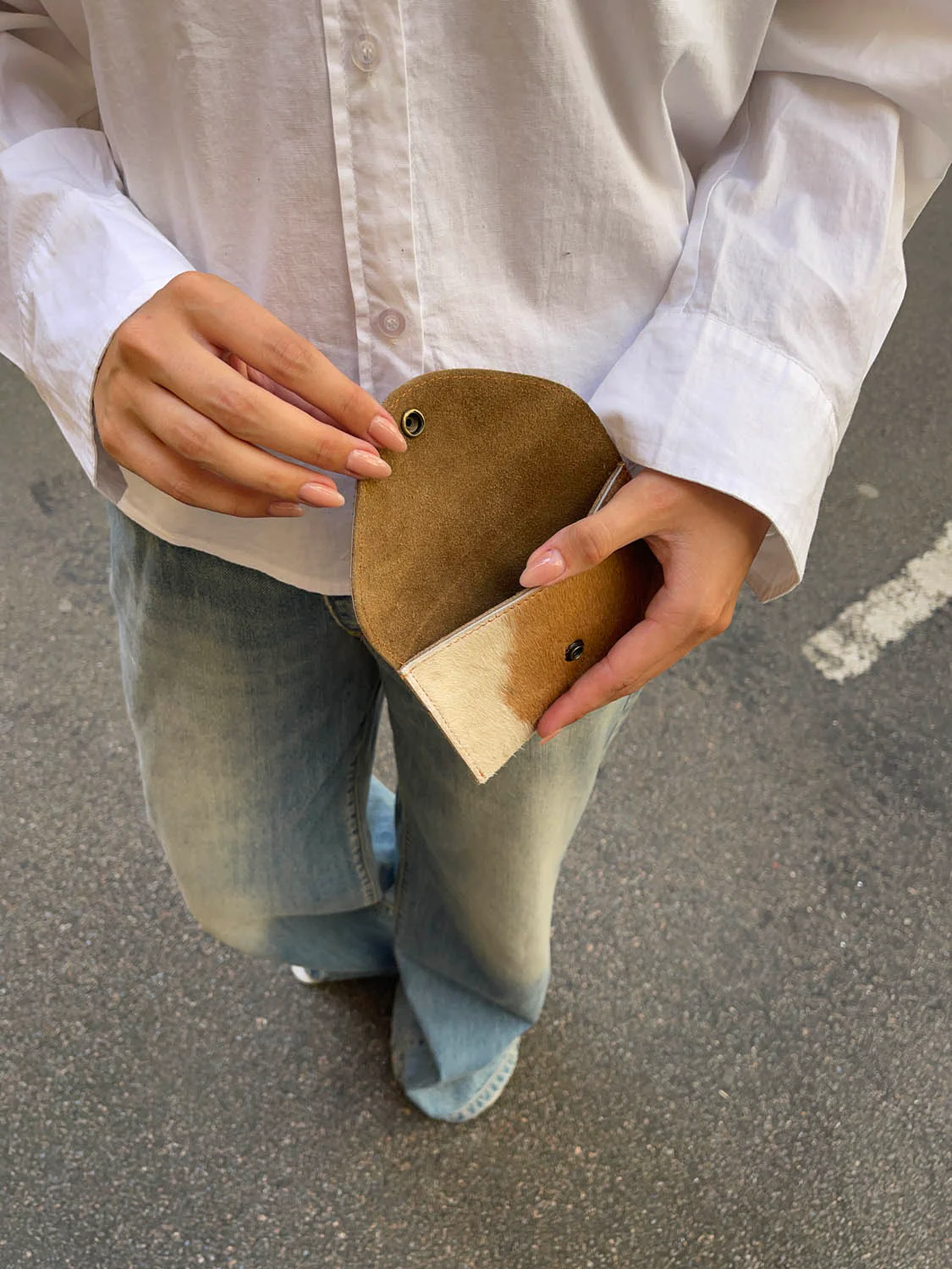 Nuvia cowhide purse with button – Light brown/caramel 5 Nuvia cowhide purse with button – Light brown/caramel