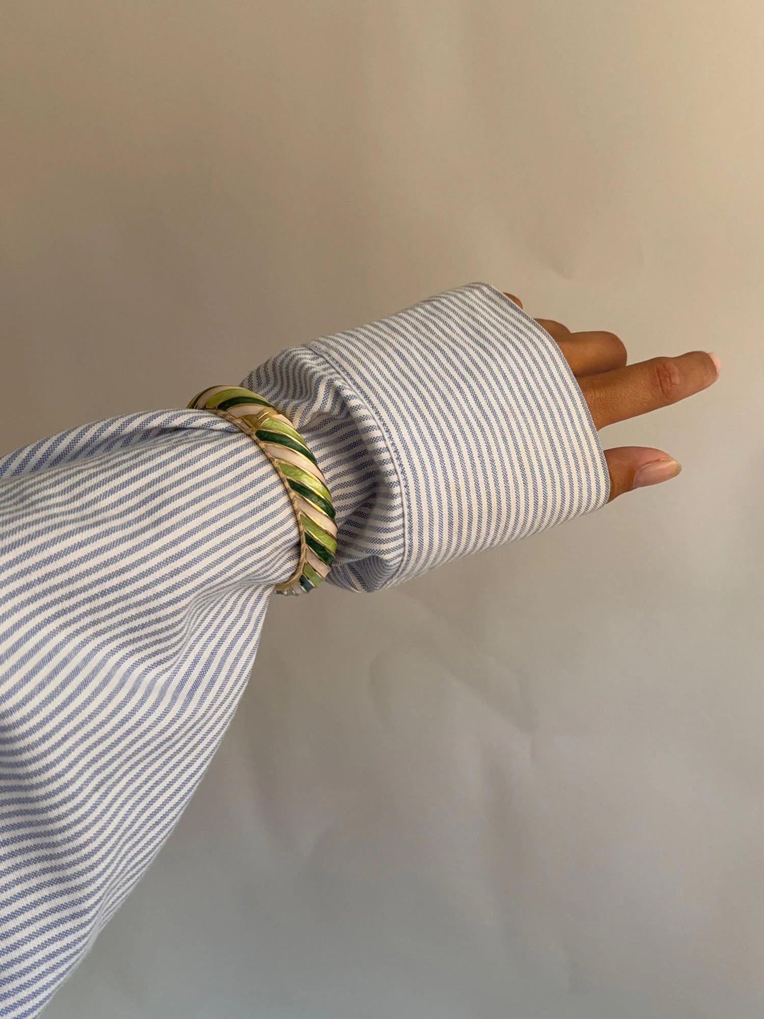 Eivora striped bangle – green/white/gold 9 Eivora striped bangle – green/white/gold