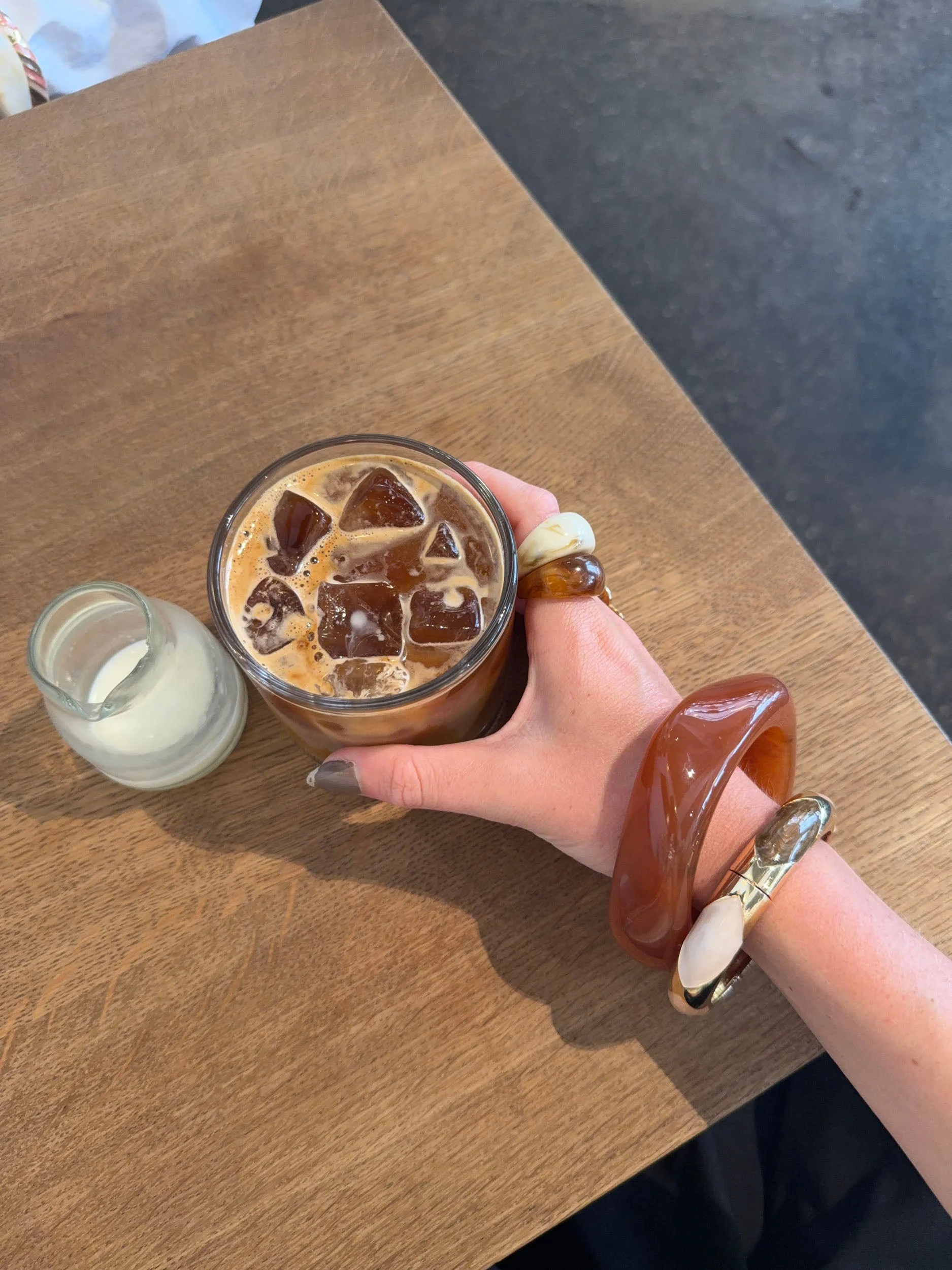 Tove bracelet with details – Nude/brown/gold 6 Tove bracelet with details – Nude/brown/gold