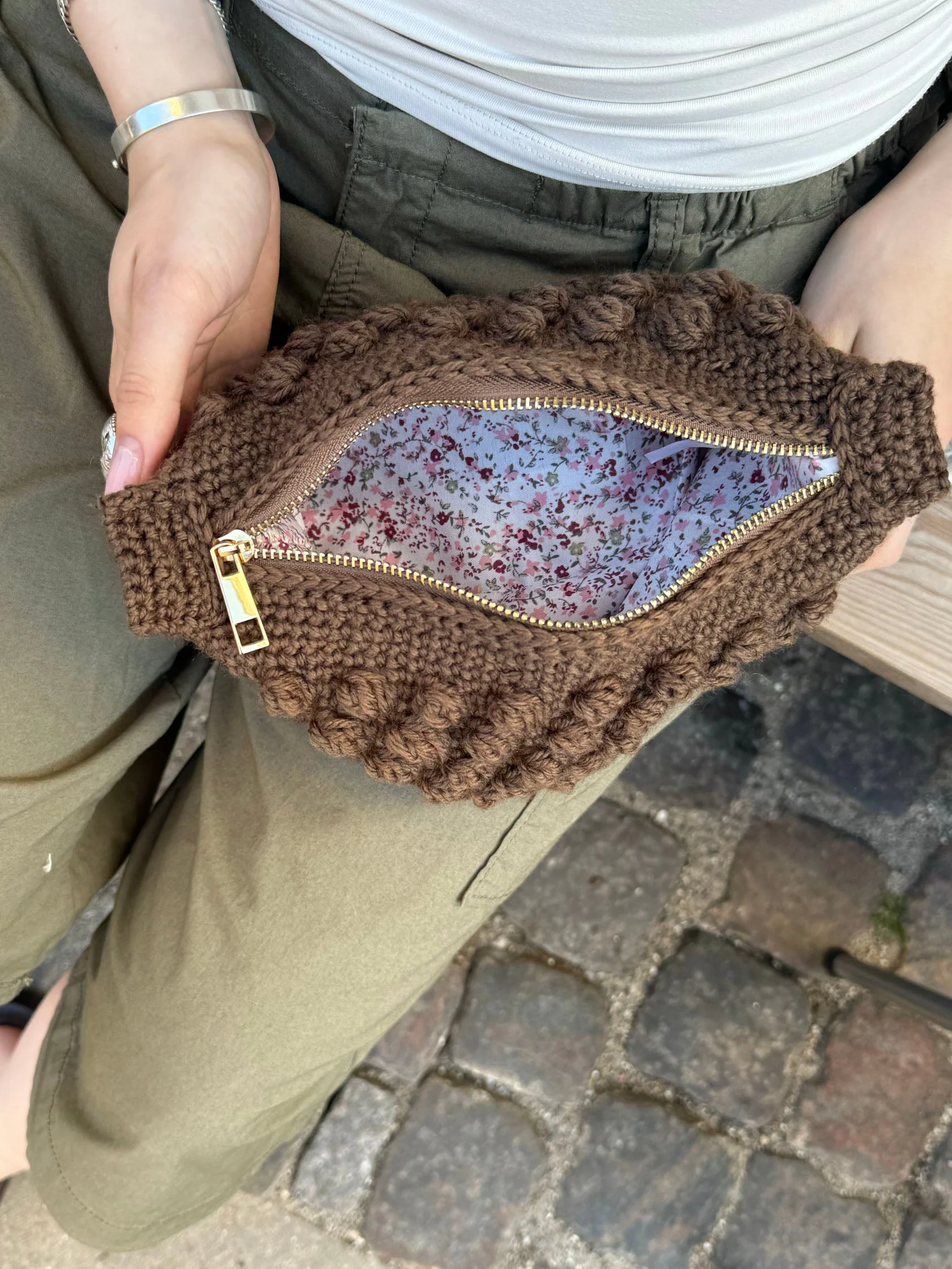 Crocheted clutch – Brown 8 Crocheted clutch – Brown