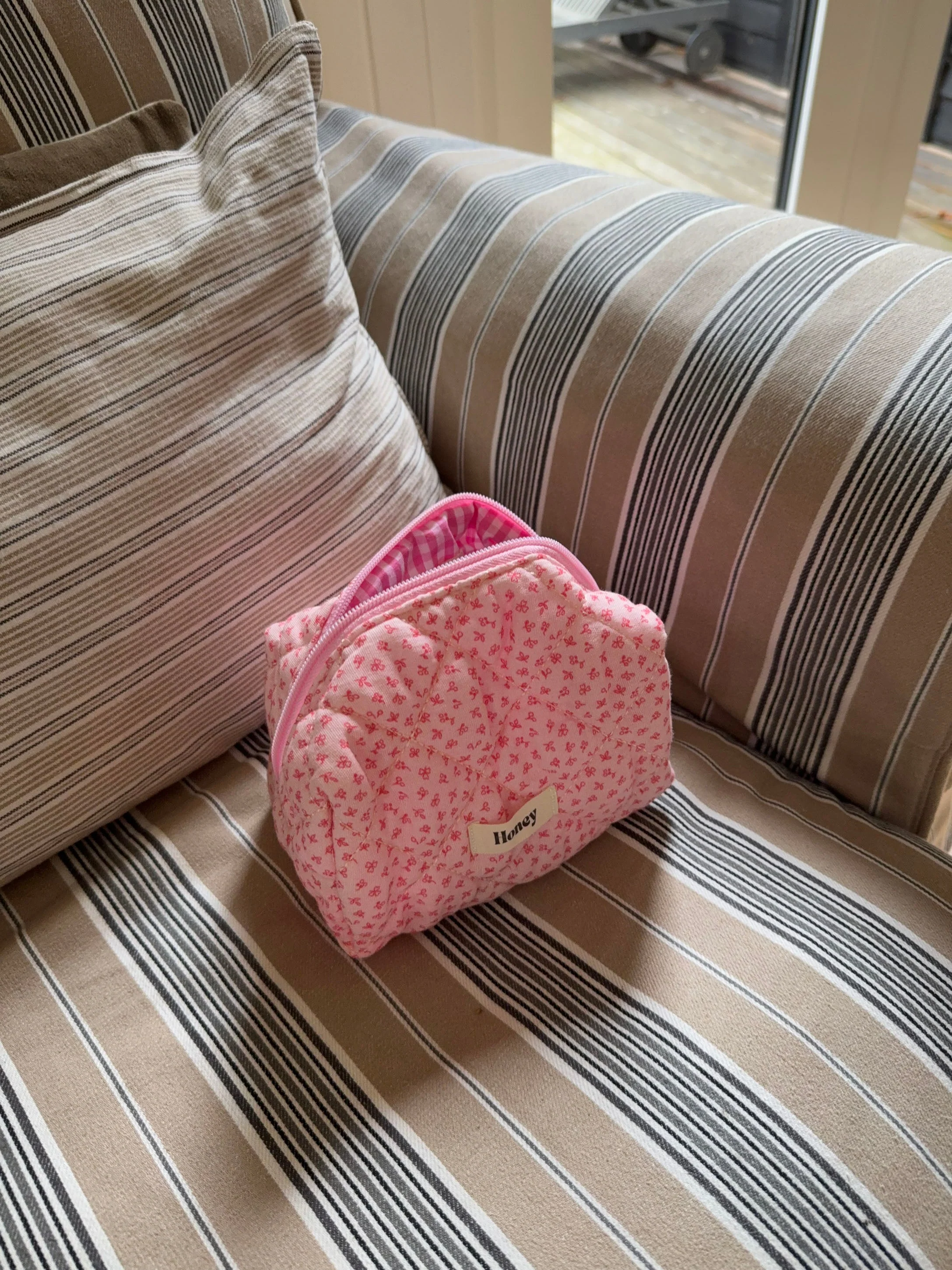 Honey small toiletry bag – Pink with small flowers 3 Honey small toiletry bag – Pink with small flowers