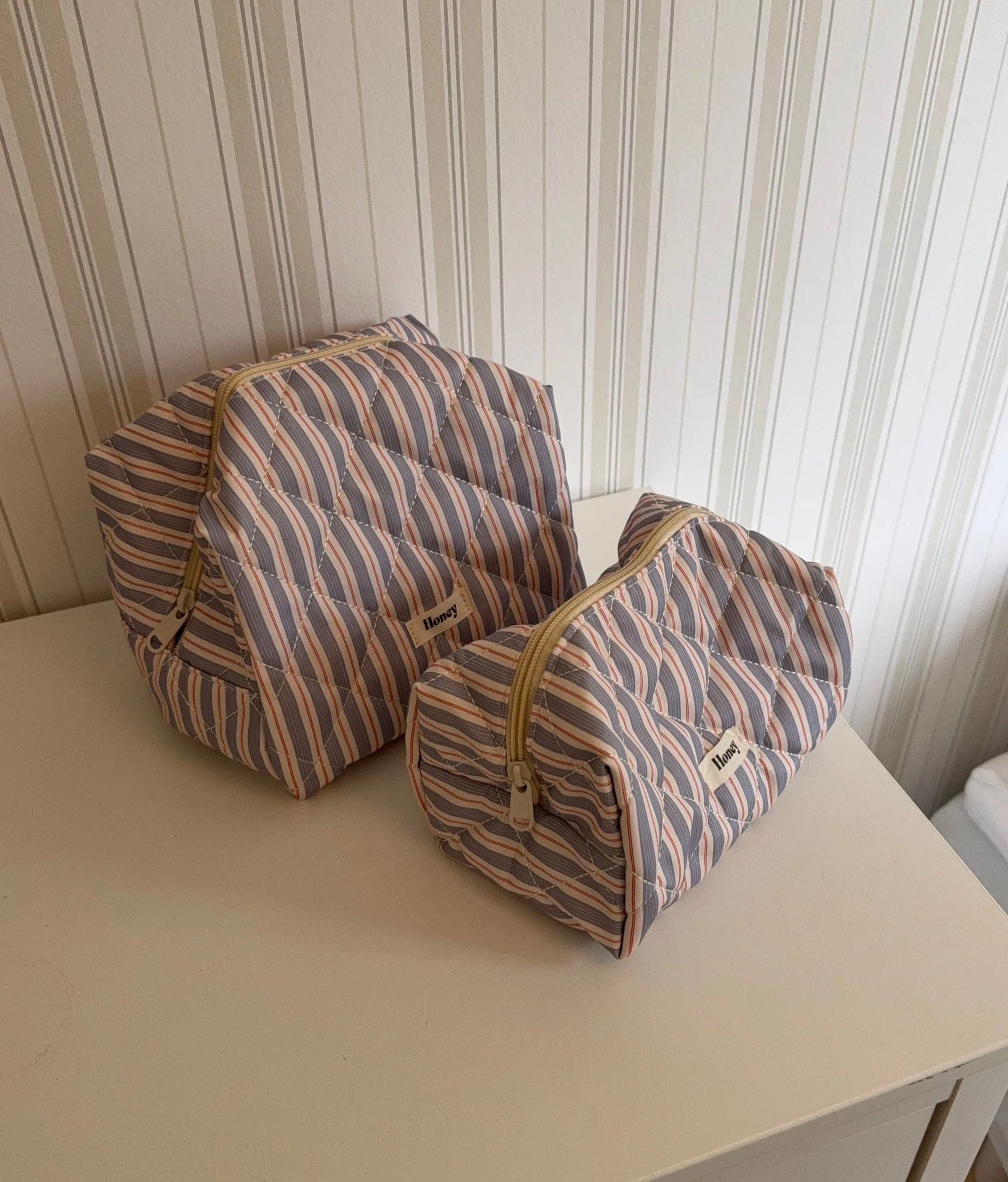 Honey small toiletry bag – Blue with white/beige stripes